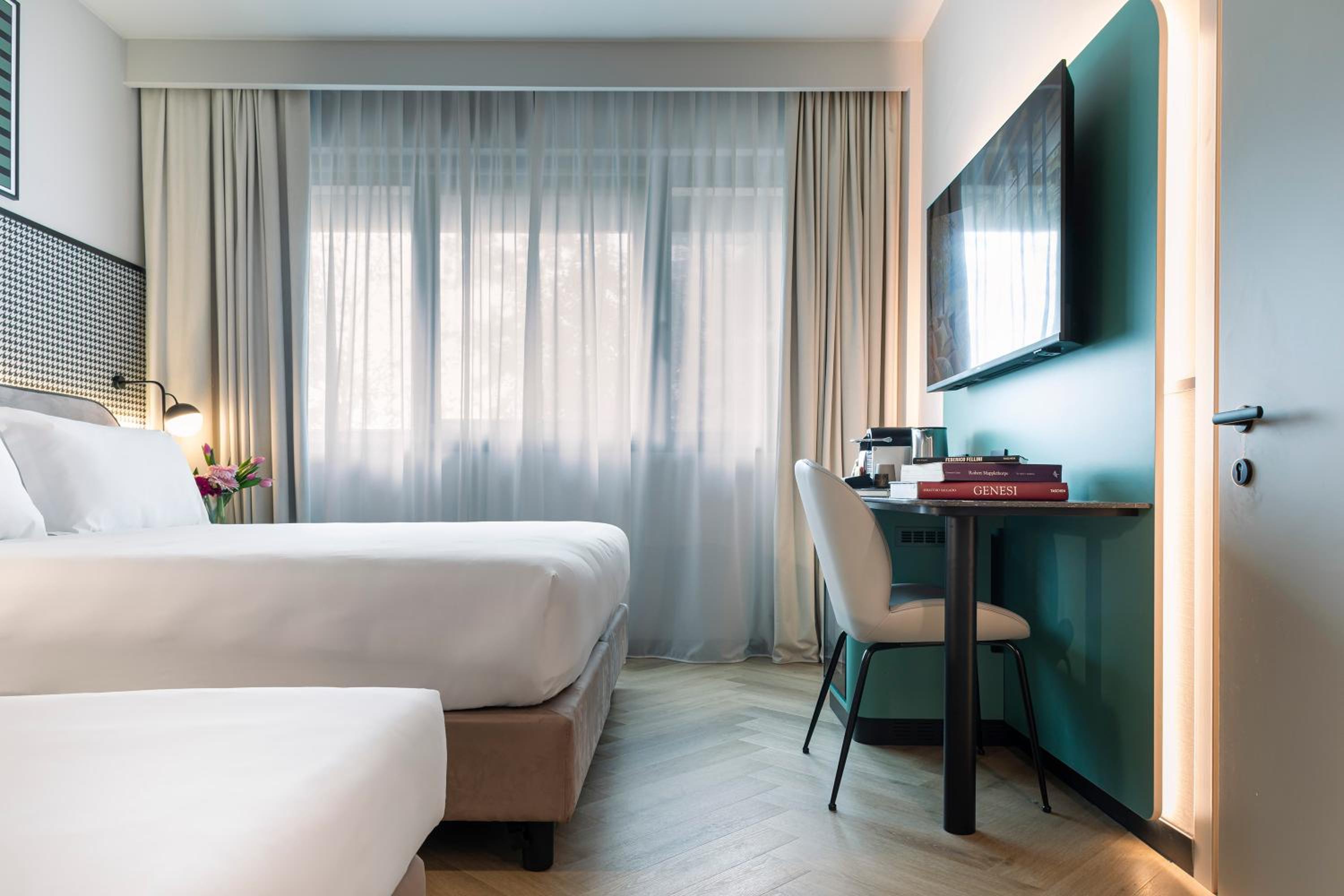 Prestige Triple Room - Photo 2