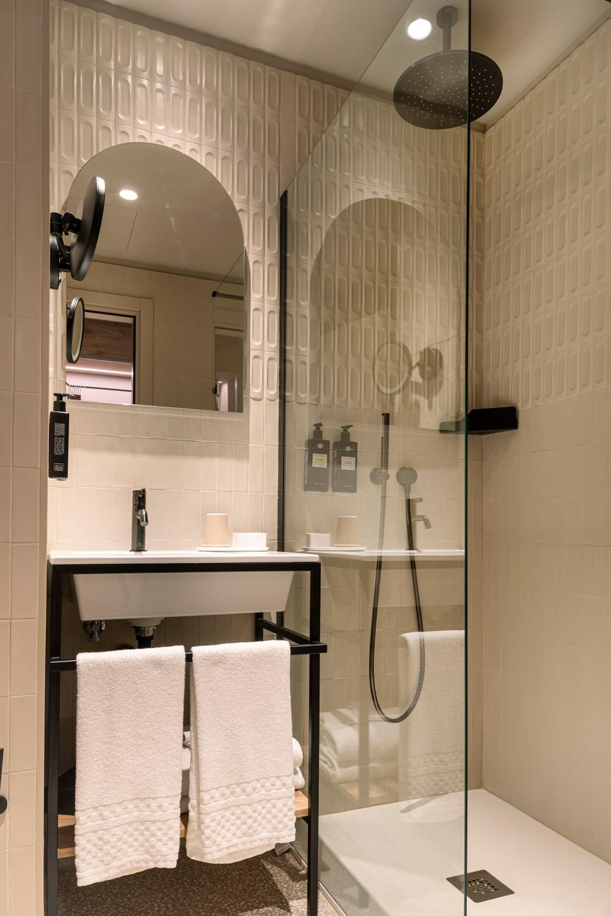 Prestige Triple Room - Photo 7
