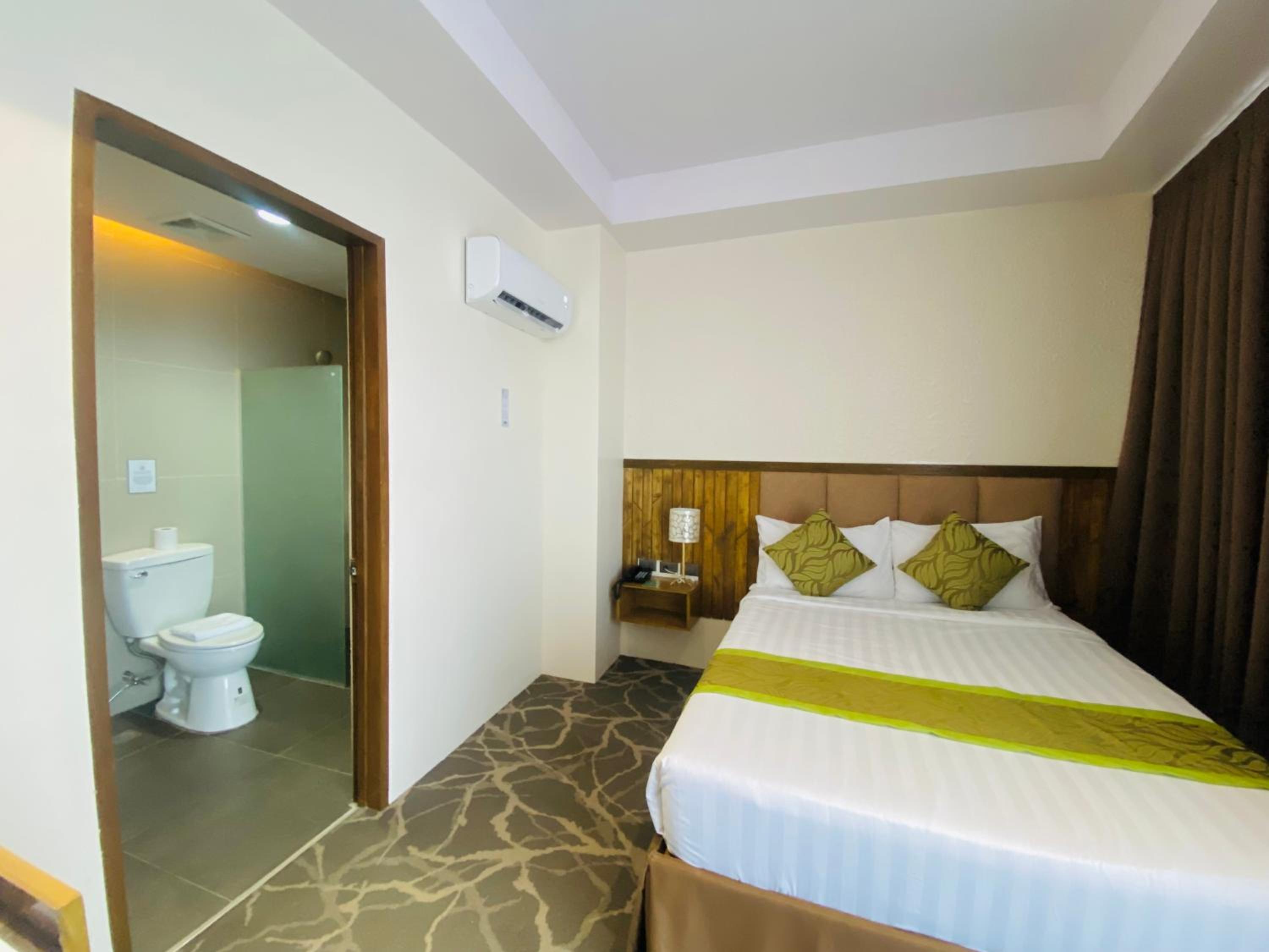 Deluxe Room - Photo 7