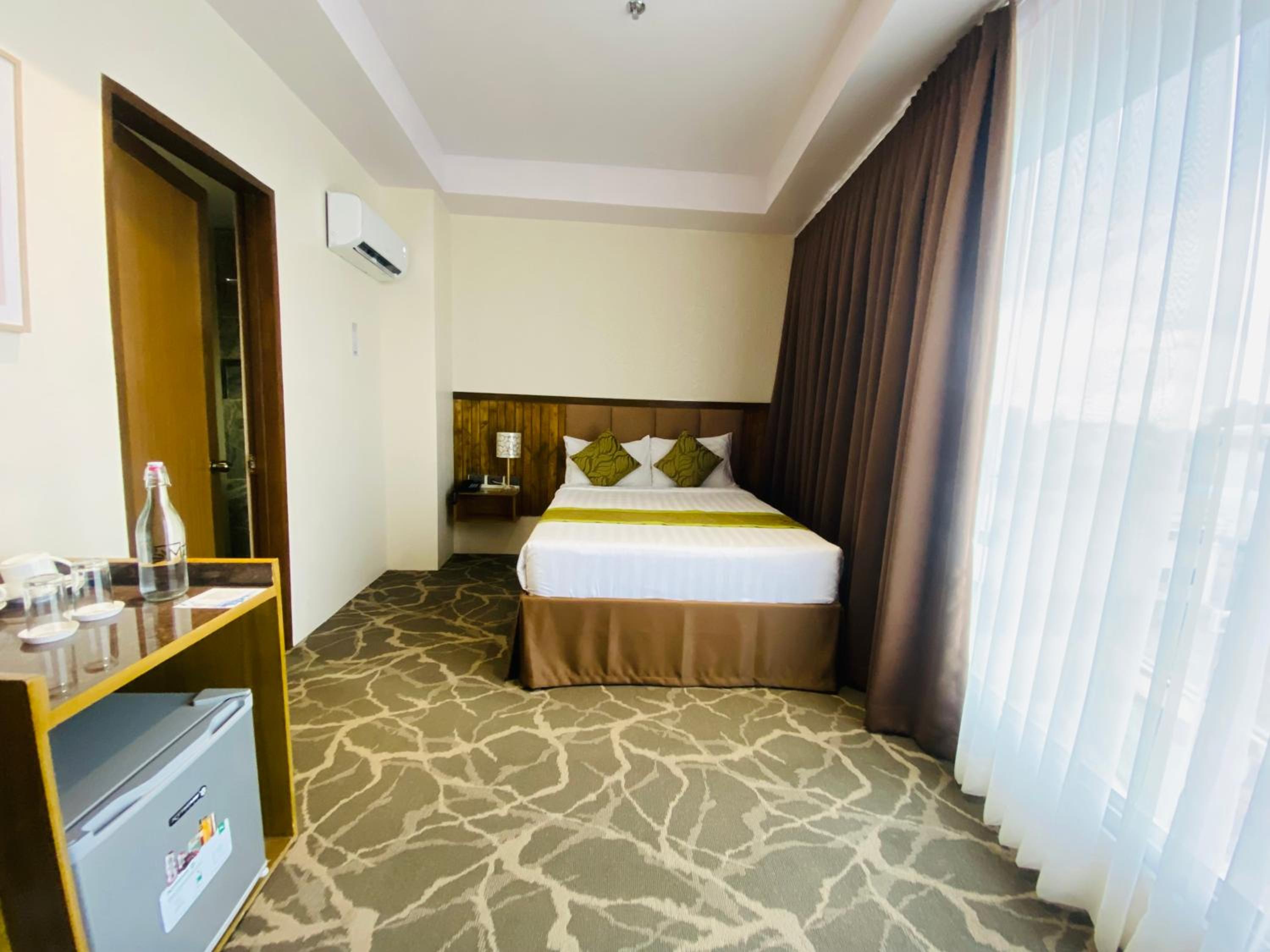 Deluxe Room - Photo 5