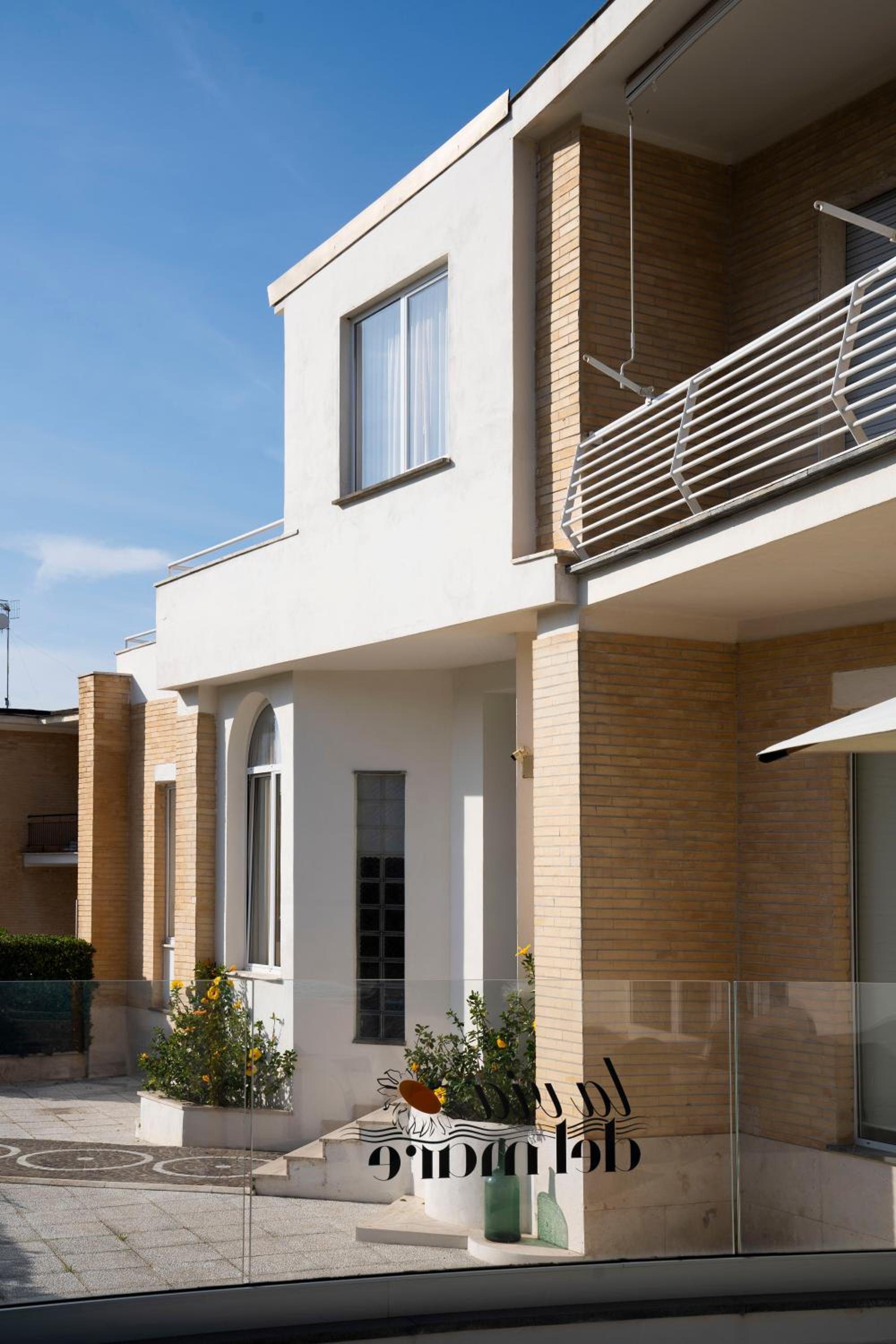 Apartment with Balcony - Photo 12
