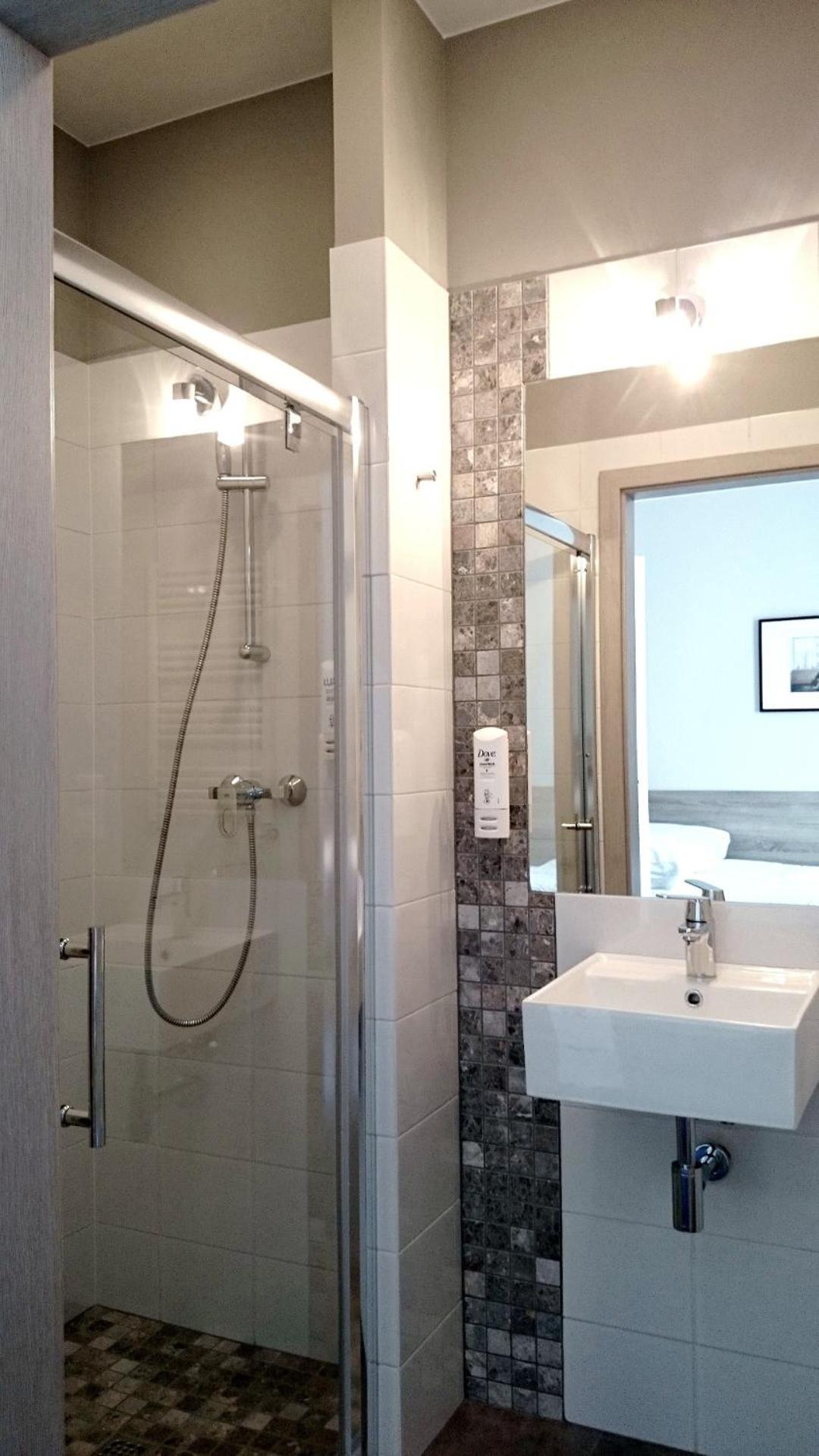 Single Room with Private Bathroom photo 3