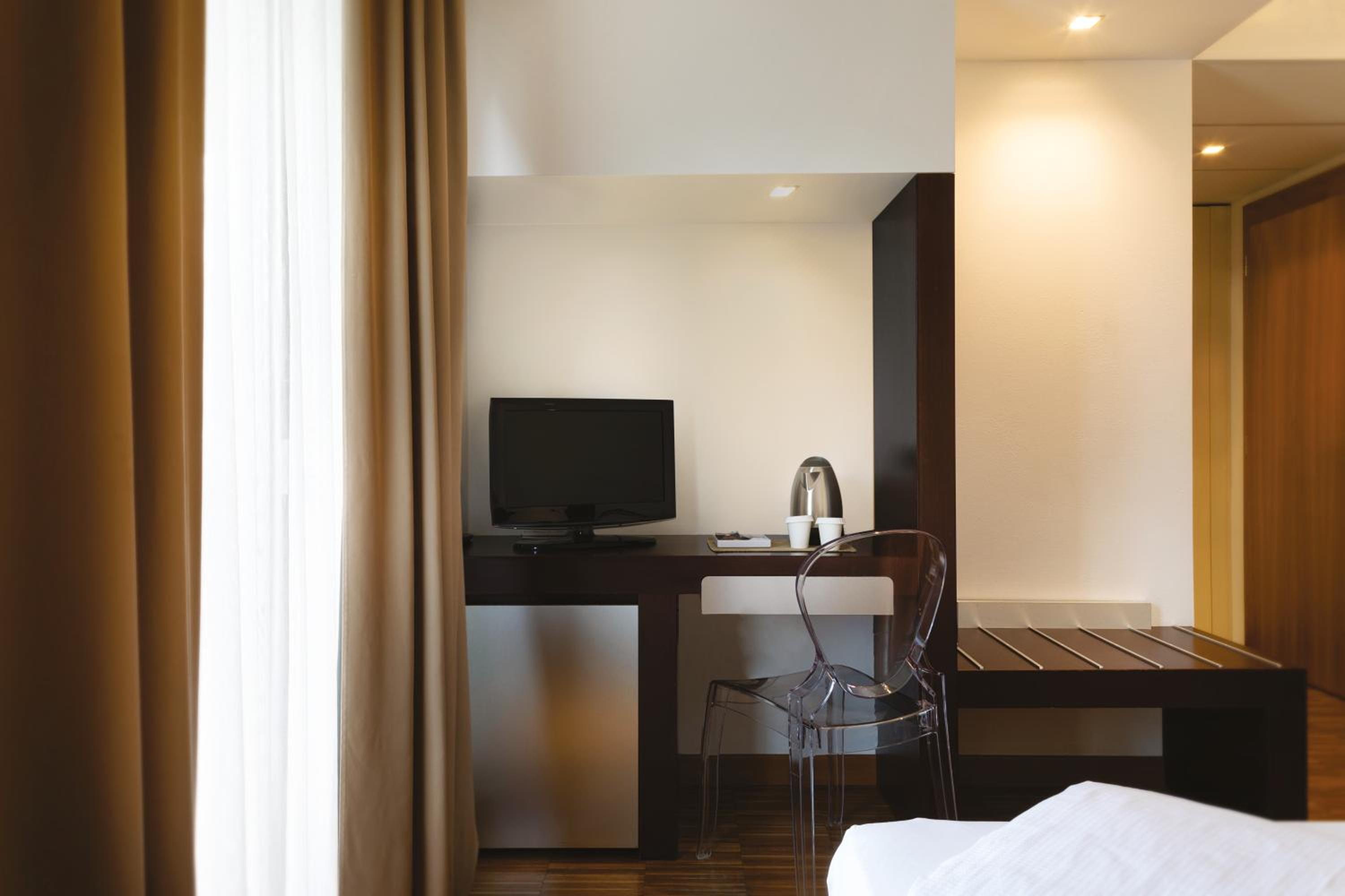 Budget Double Room - Photo 2