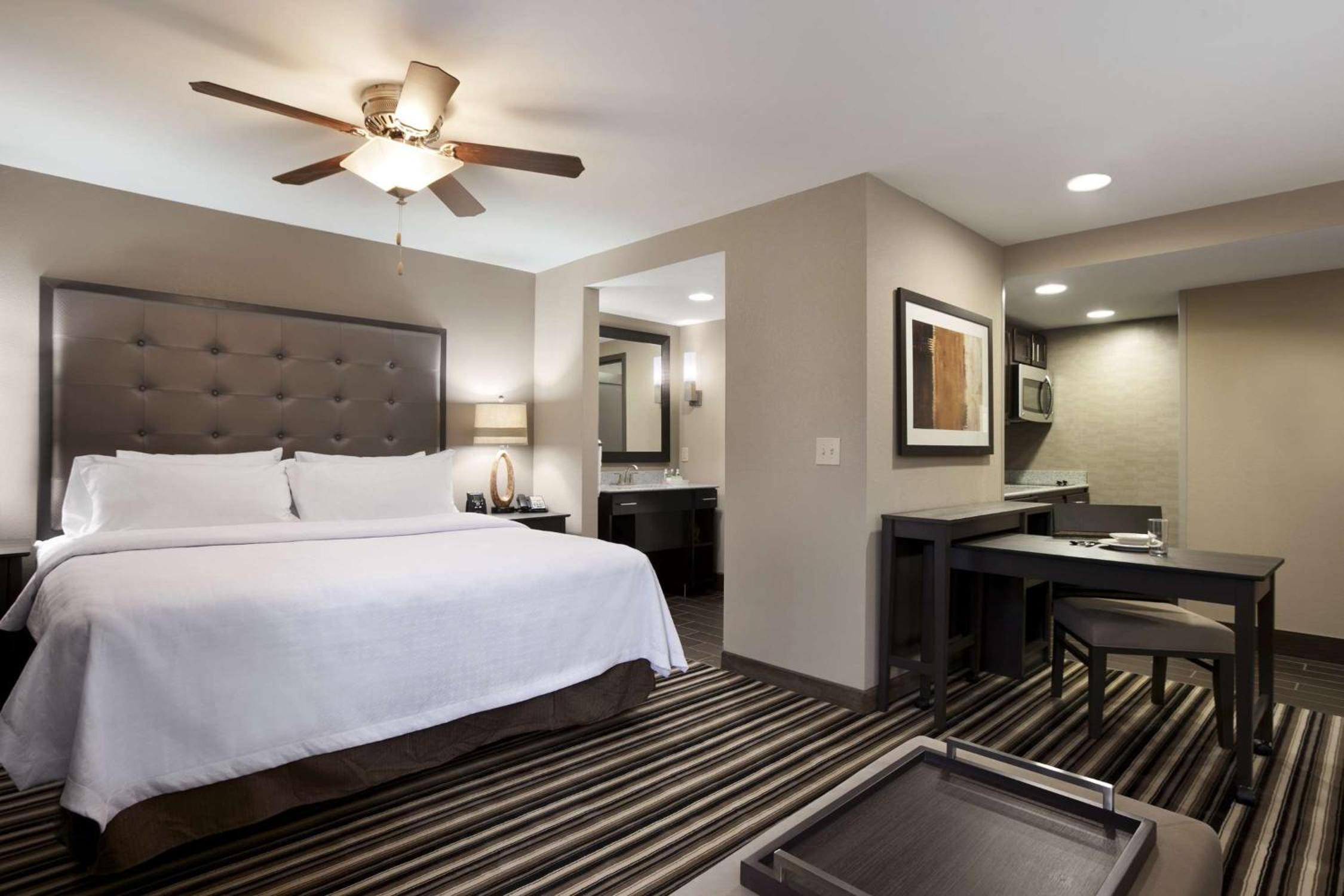 King Suite with Accessible Tub - Mobility and Hearing Access/Non-Smoking photo 1