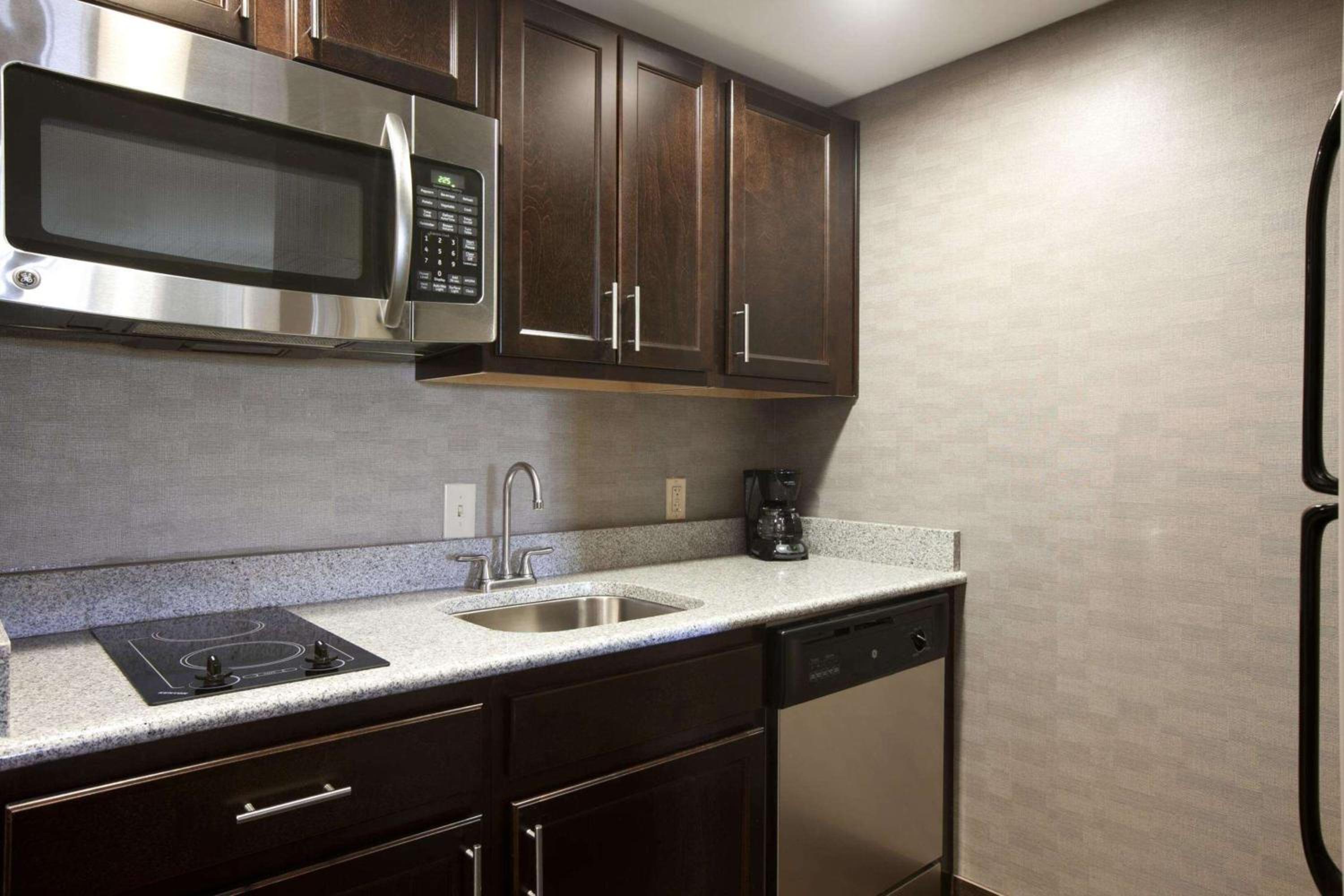 King Suite with Accessible Tub - Mobility and Hearing Access/Non-Smoking photo 2