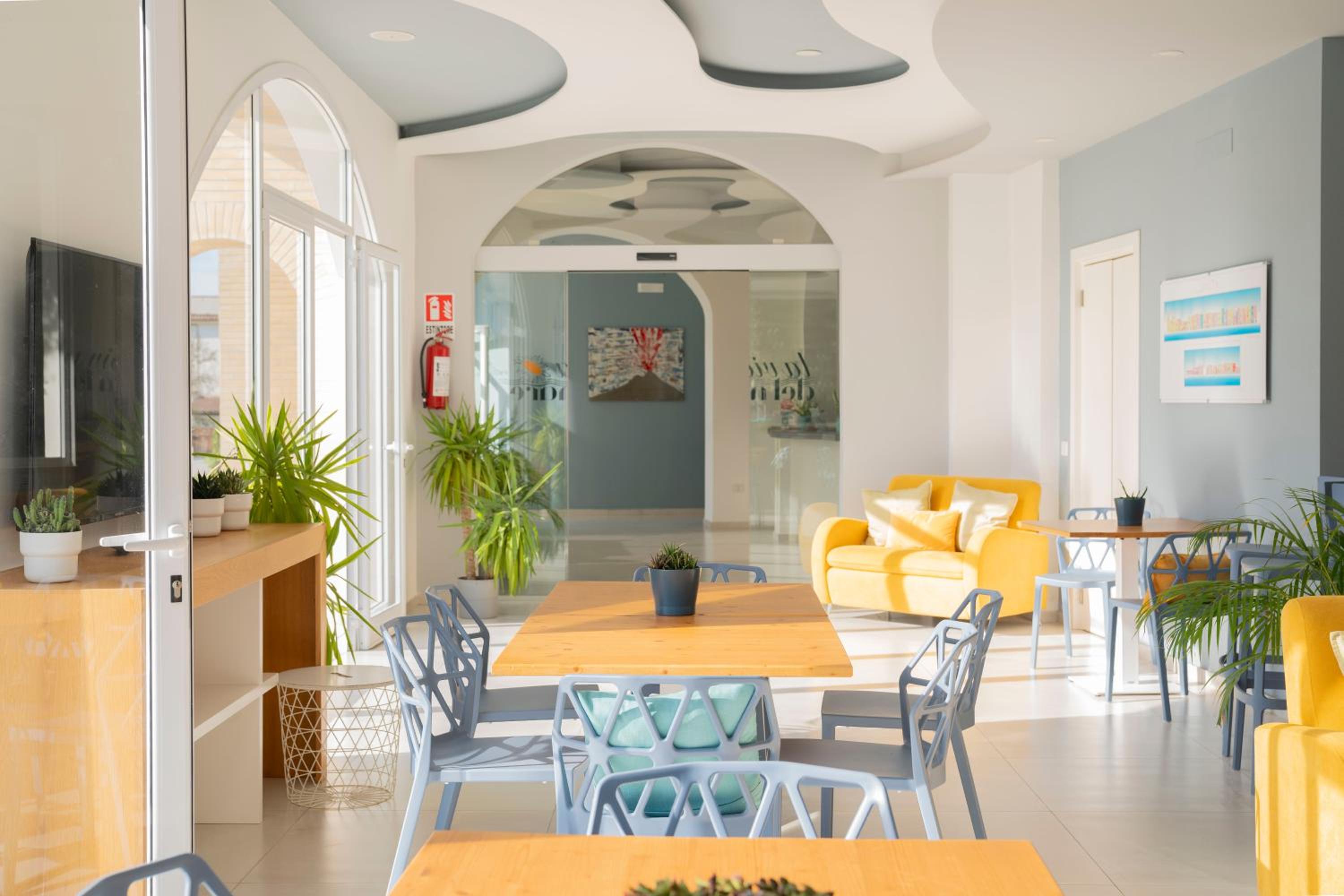 Apartment with Balcony - Photo 4