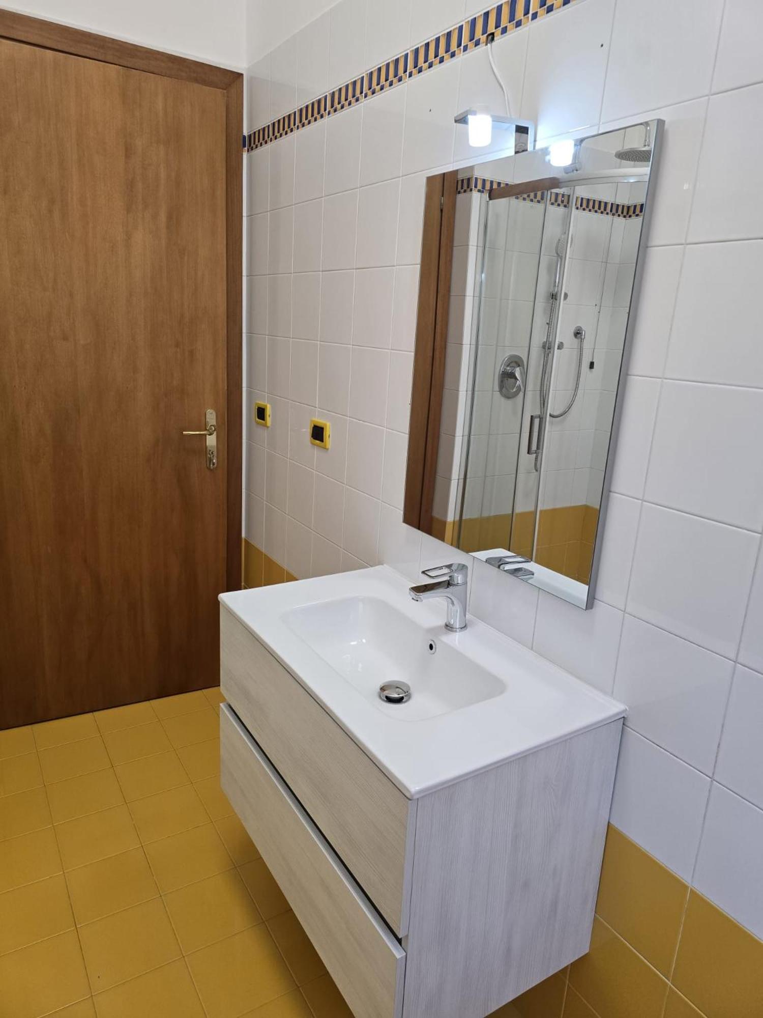 Quadruple Room with Shared Bathroom photo 3