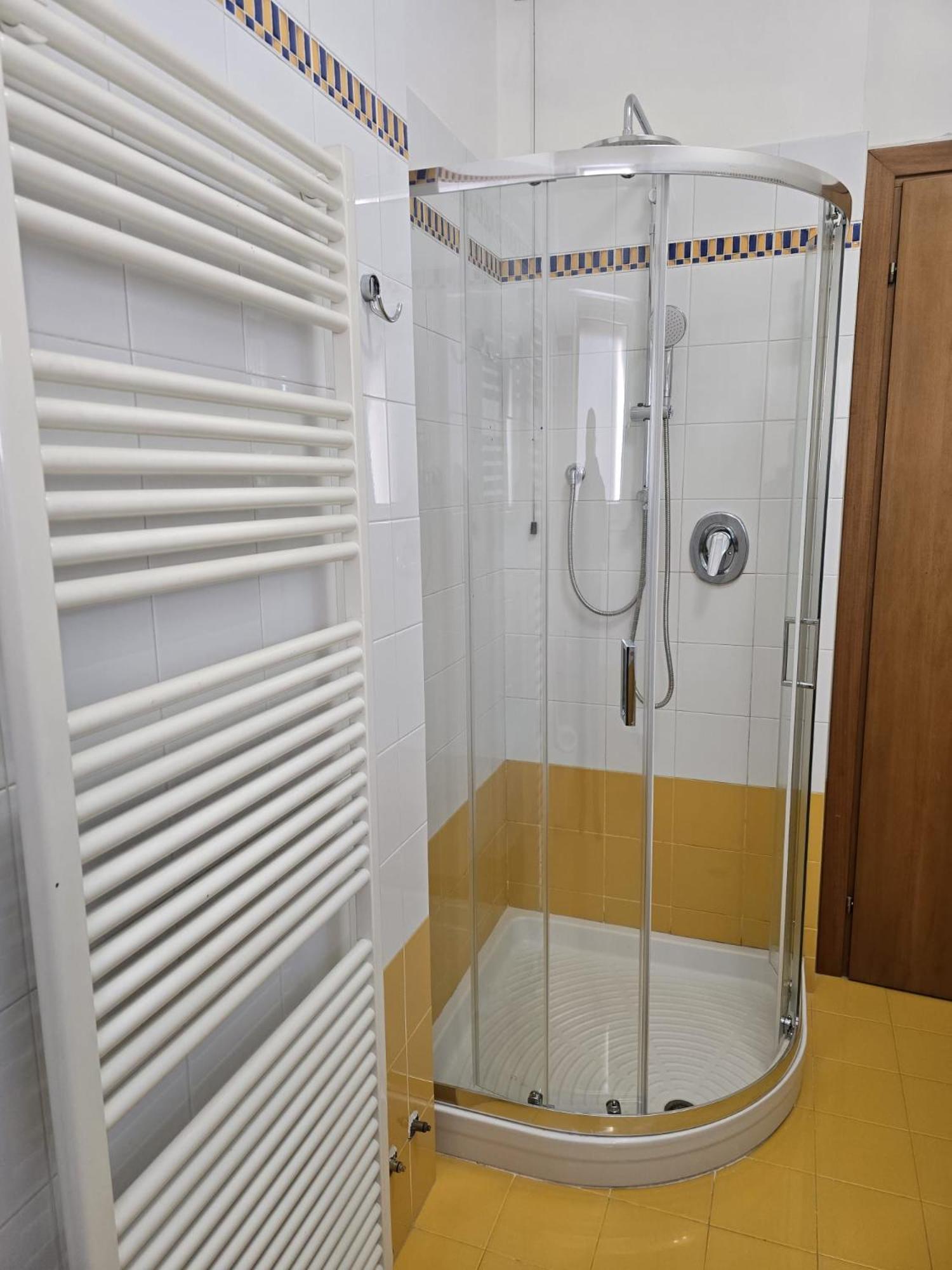 Quadruple Room with Shared Bathroom photo 2