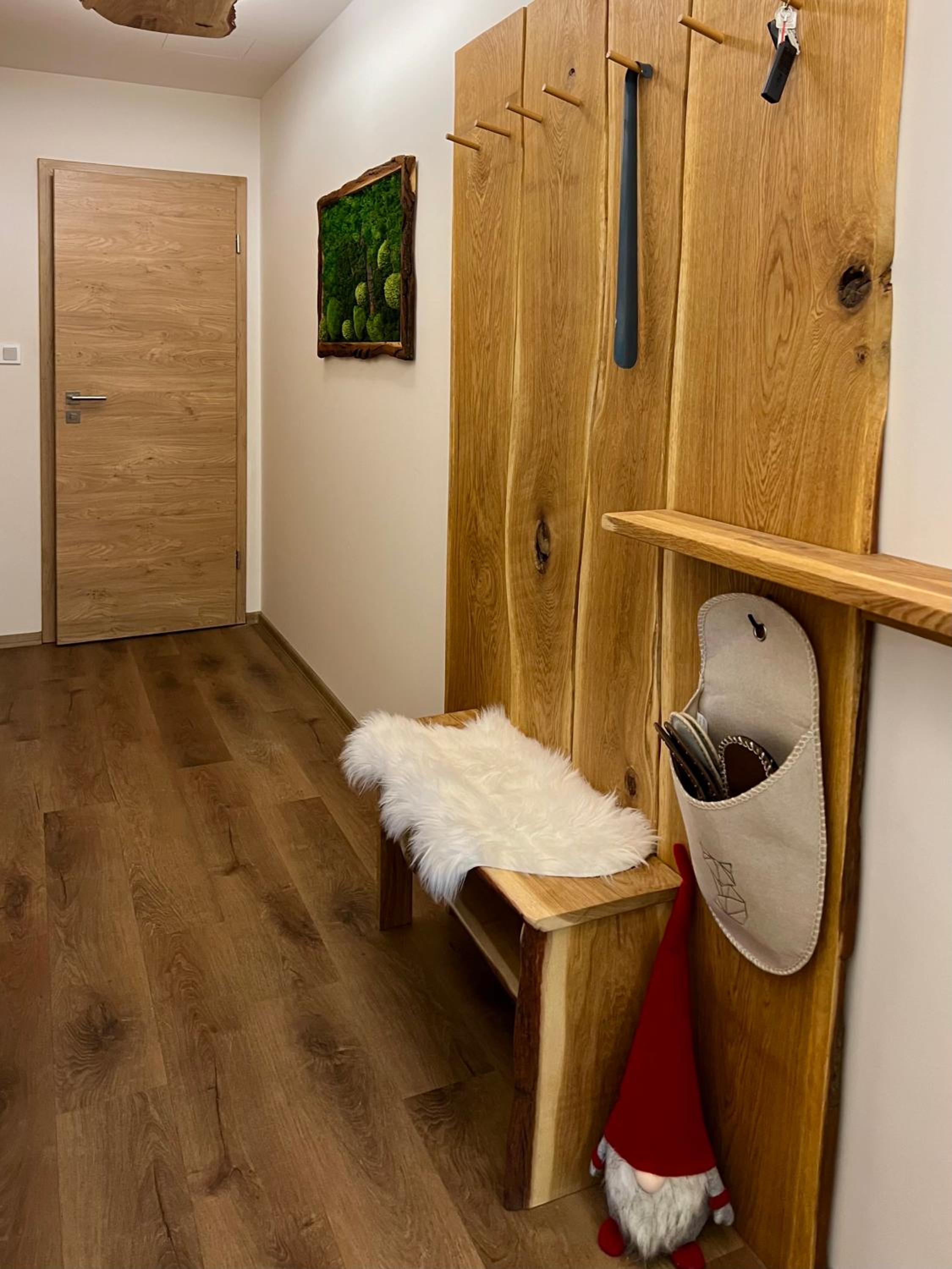 One-Bedroom Apartment with Balcony and Mountain View   photo 3
