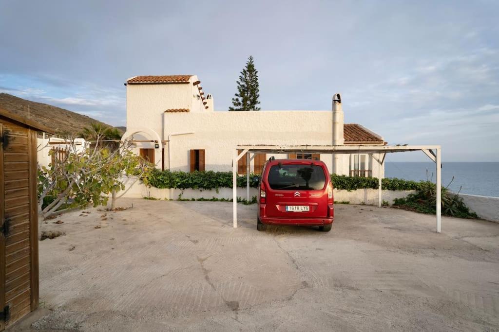 Five-Bedroom House photo 2