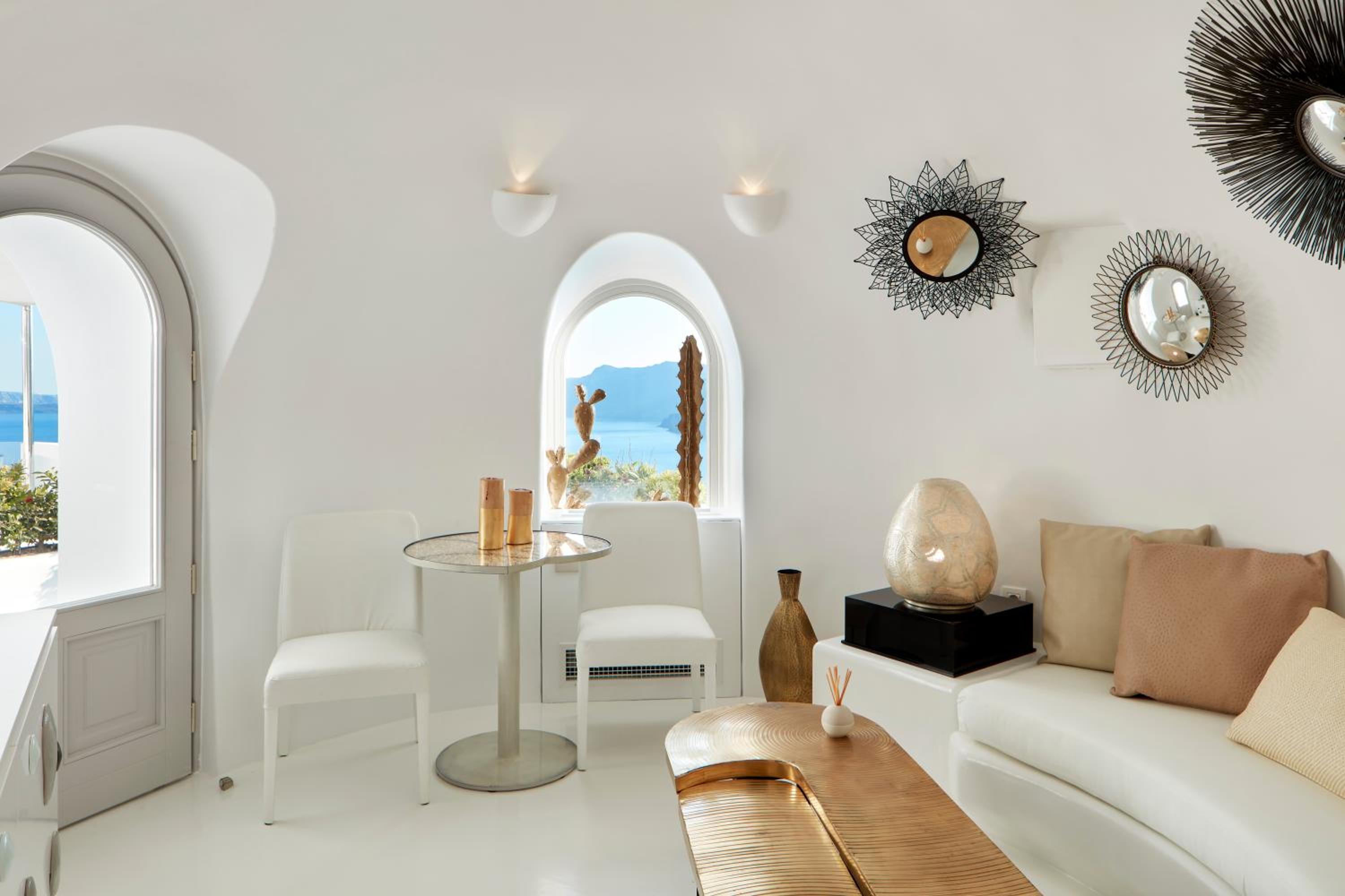 Deluxe Suite with Caldera View - Photo 5