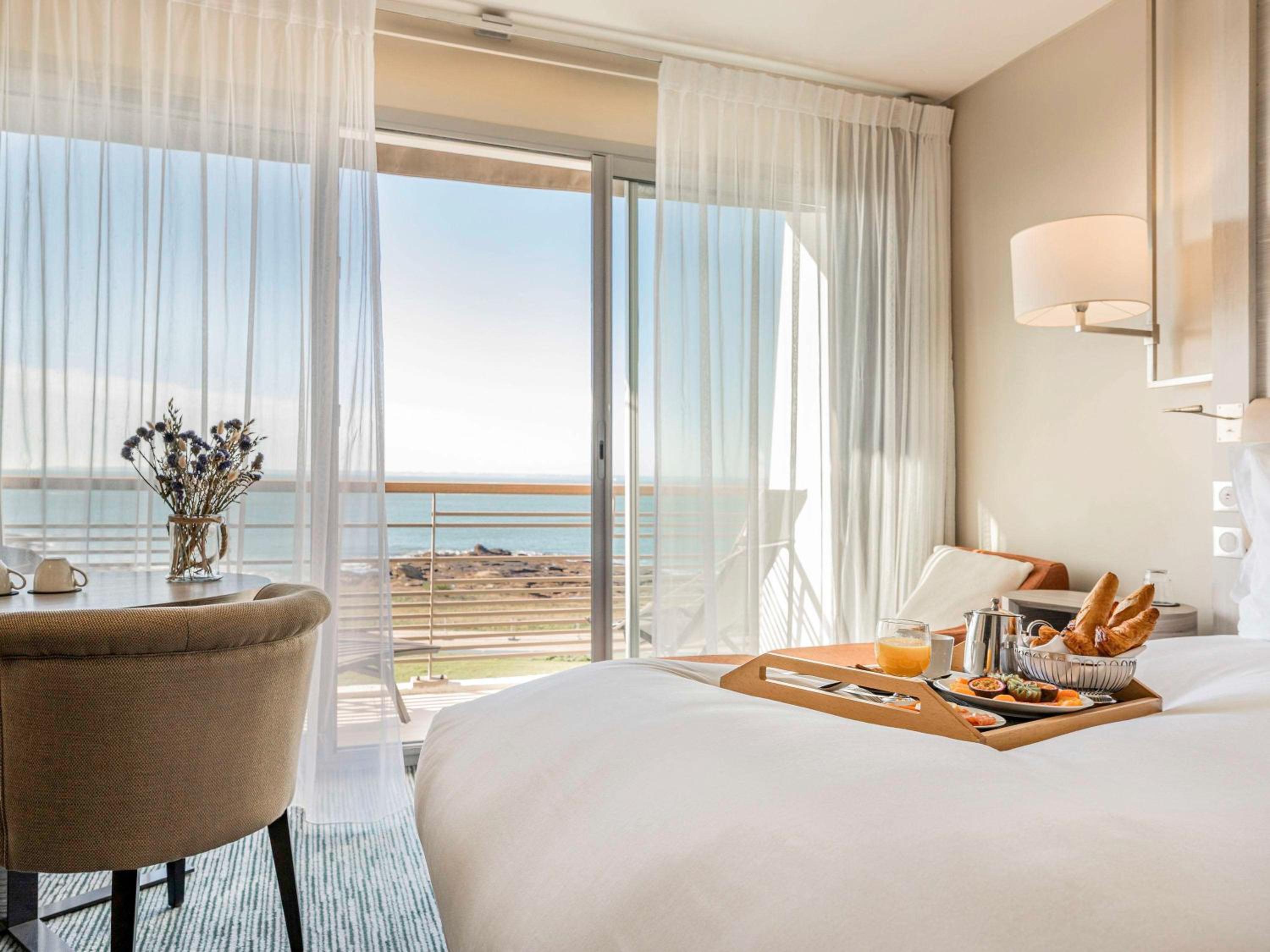 Superior Twin Room with Balcony - Facing The Sea - Photo 15