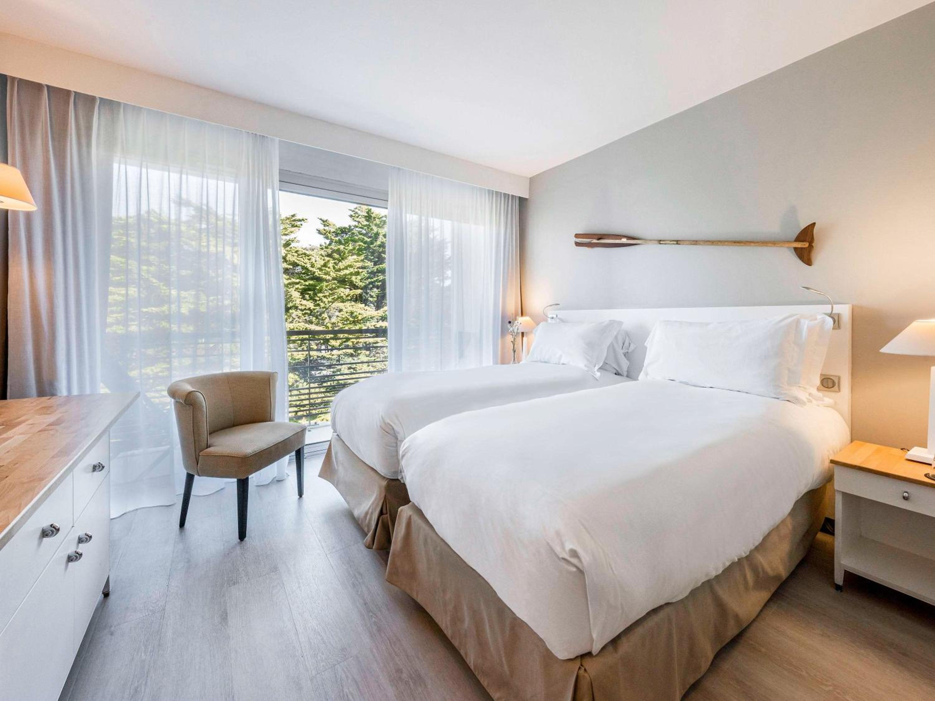 Classic Twin Room with Balcony - Inland Side - Photo 1