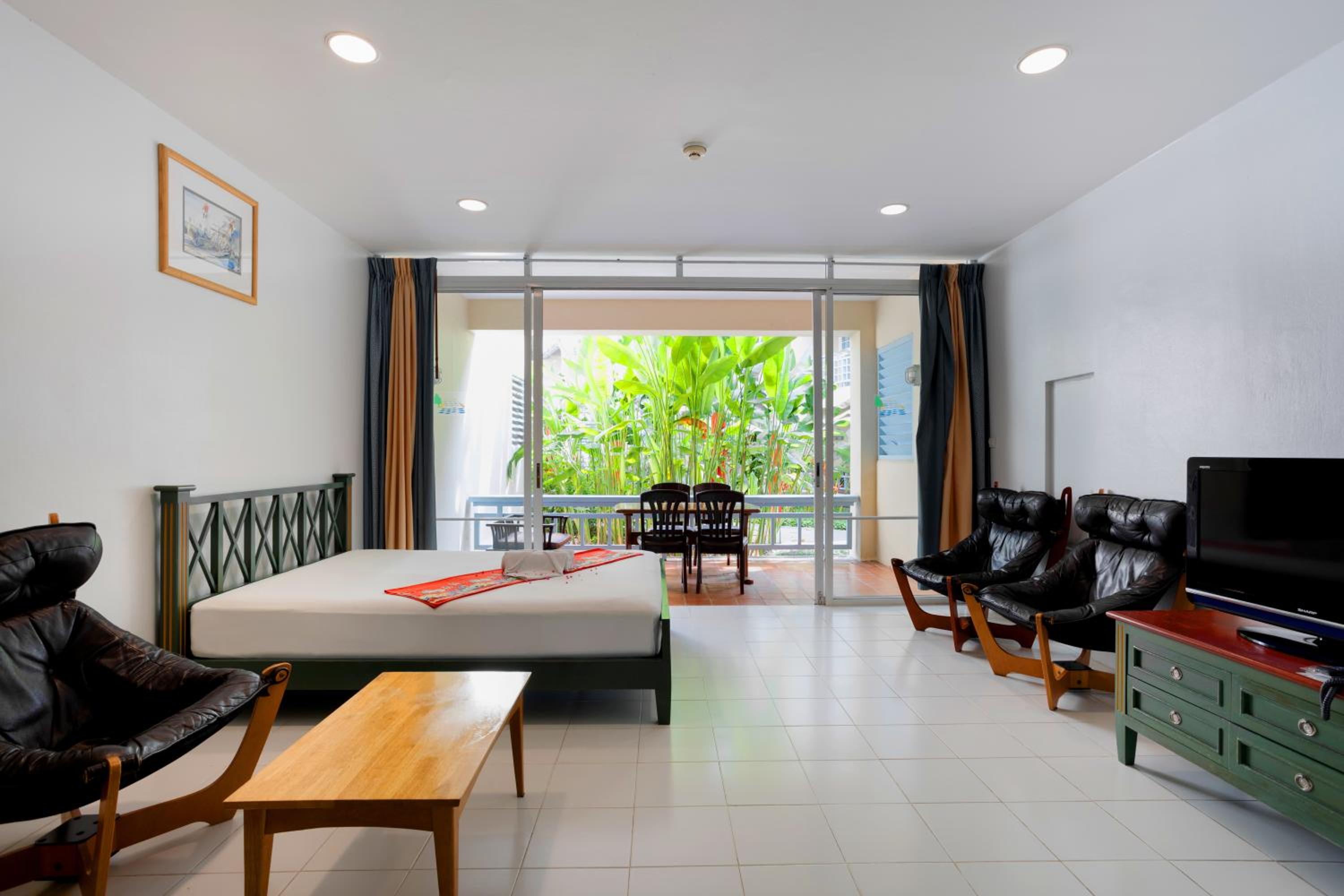 Garden View Duplex - Photo 4