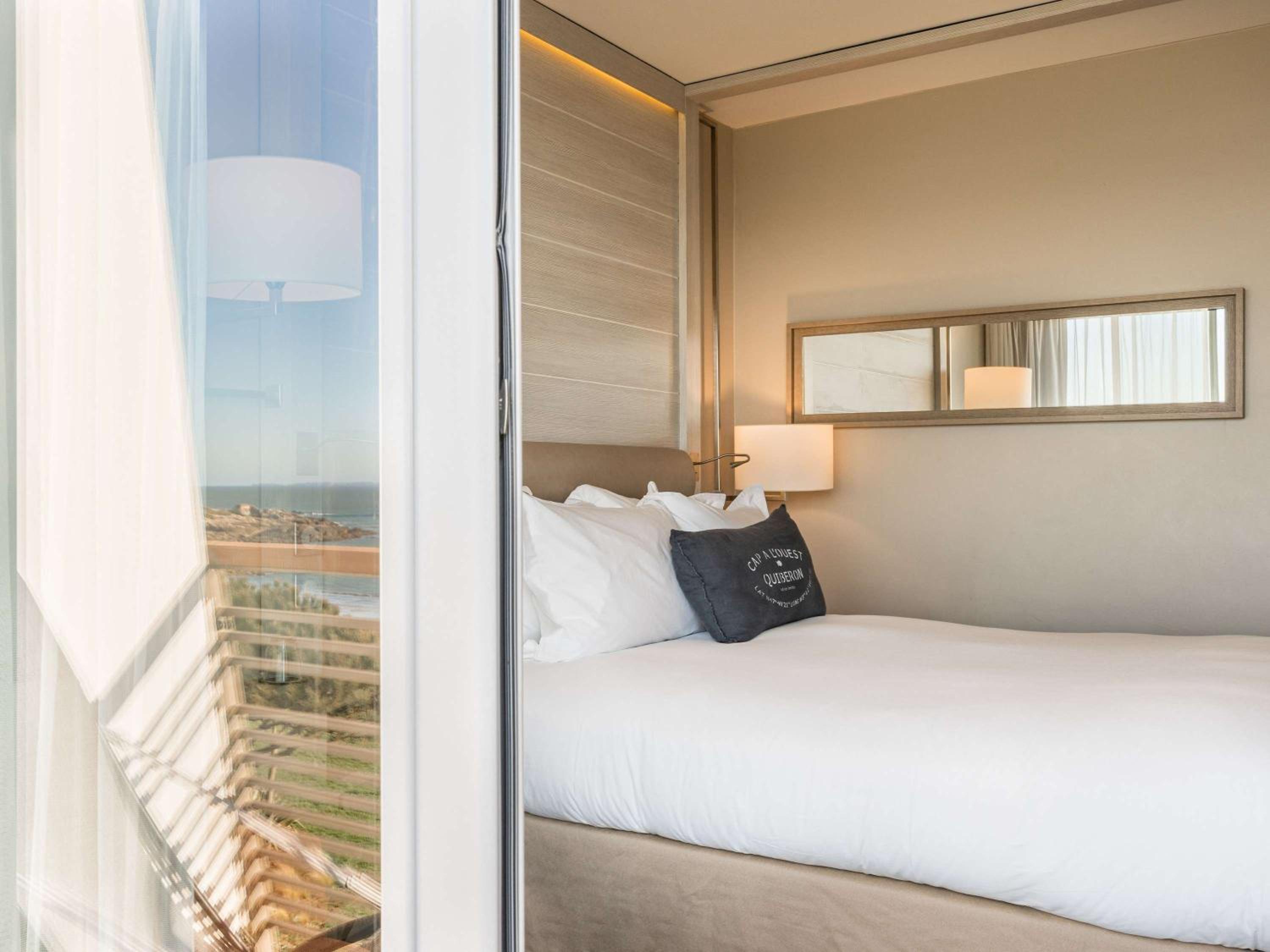 Superior Twin Room with Balcony - Facing The Sea - Photo 1
