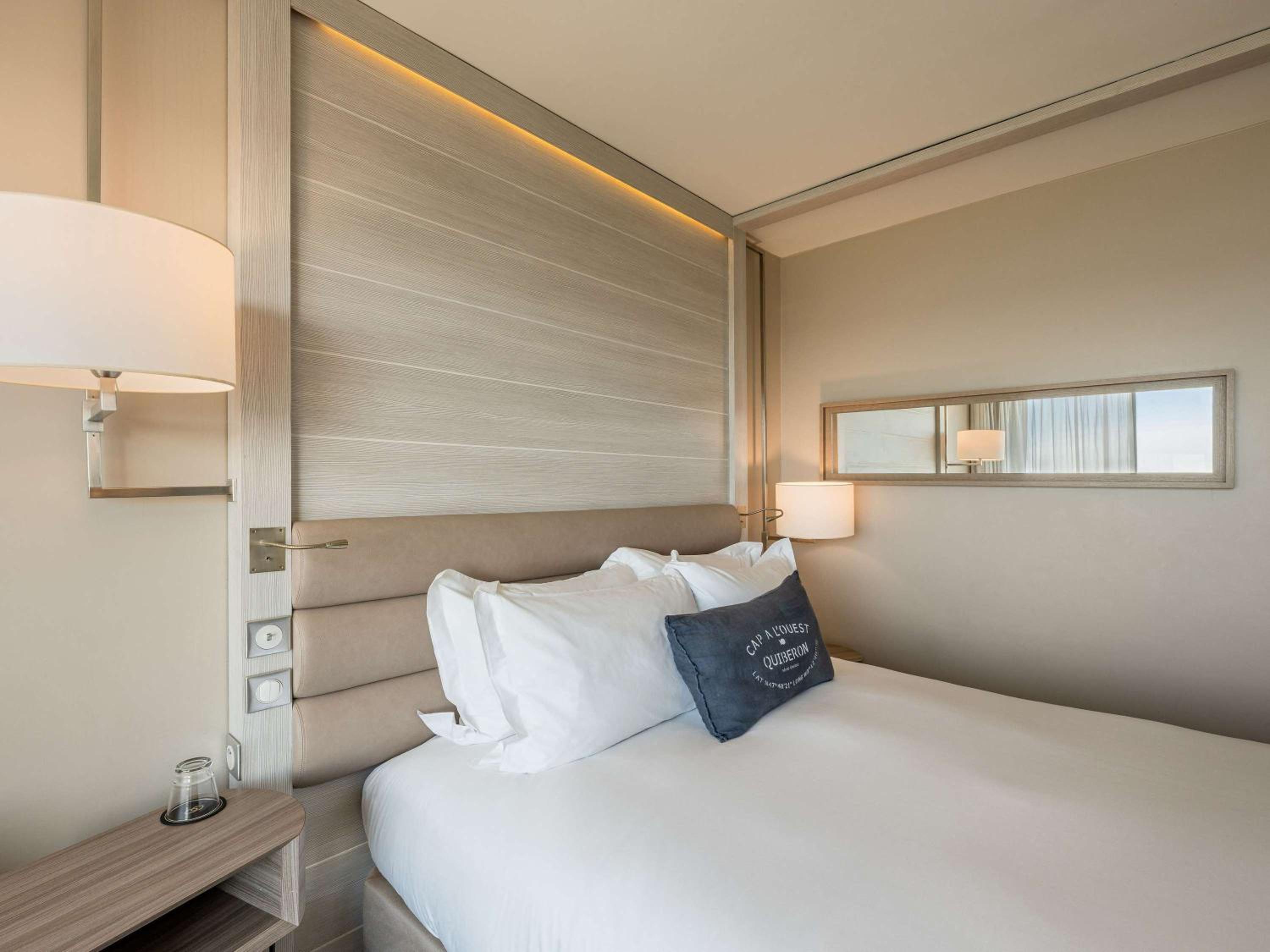 Superior Twin Room with Balcony - Facing The Sea - Photo 10
