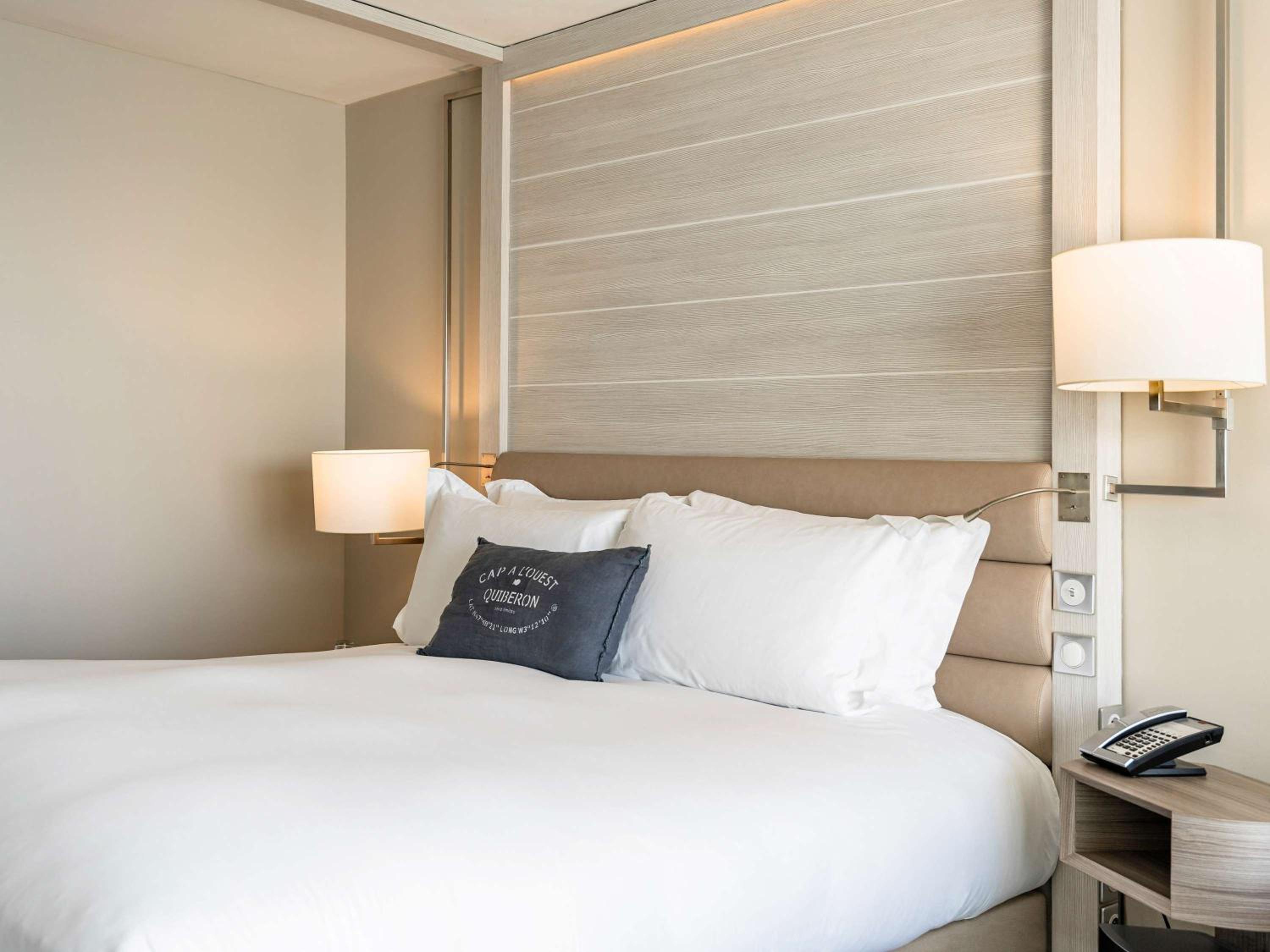Superior Double Room with Balcony - Facing The Sea - Photo 9