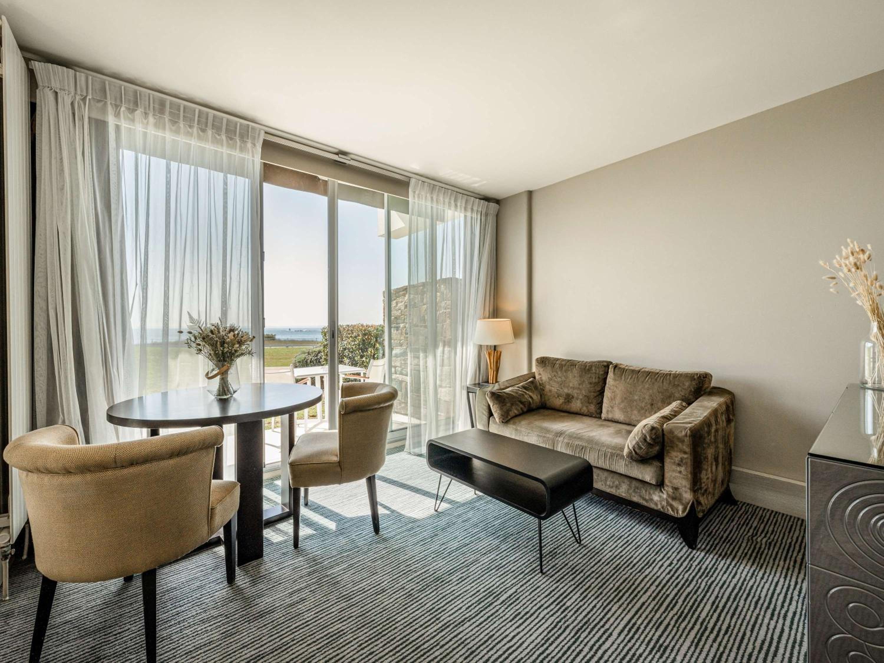 Sofitel Suite with Balcony - Facing The Sea - Photo 9