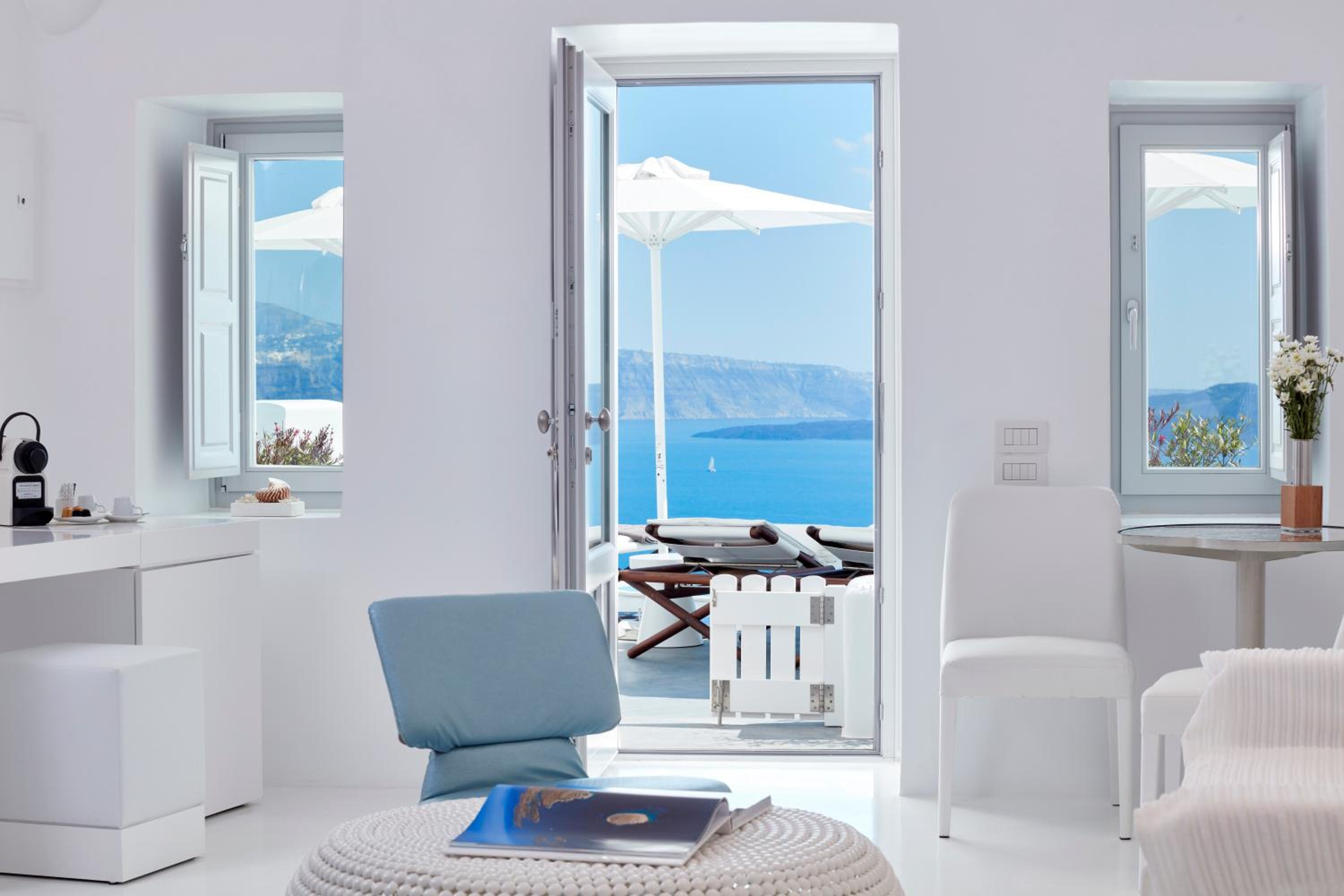 Deluxe Suite with Caldera View - Photo 4