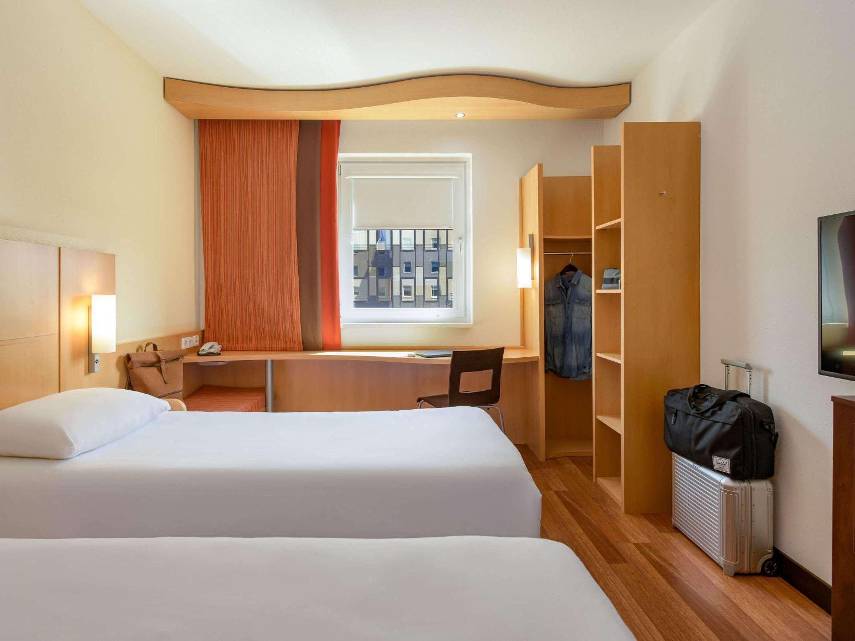 Standard Twin Room - Photo 7