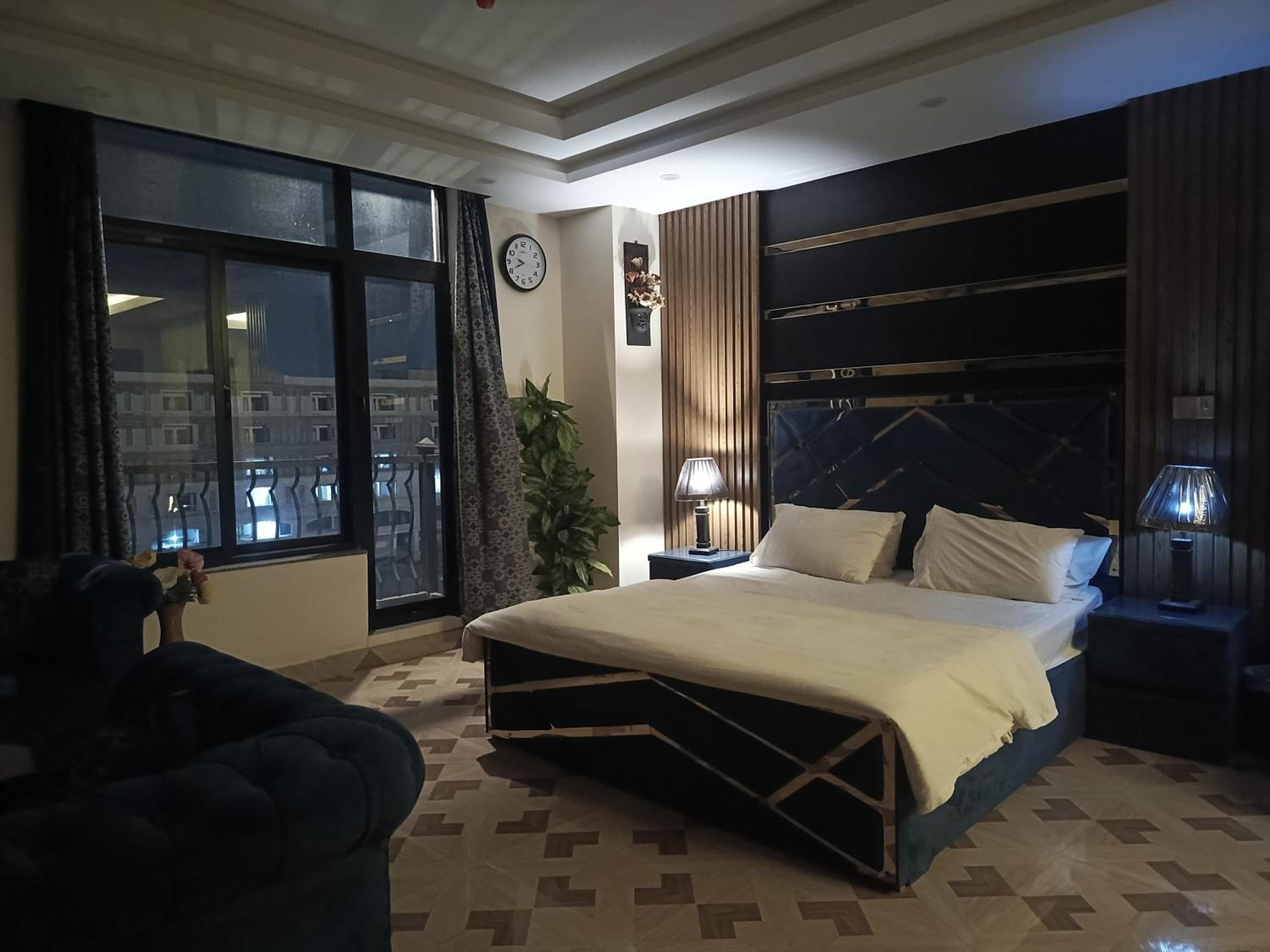 Studio Apartment photo 1