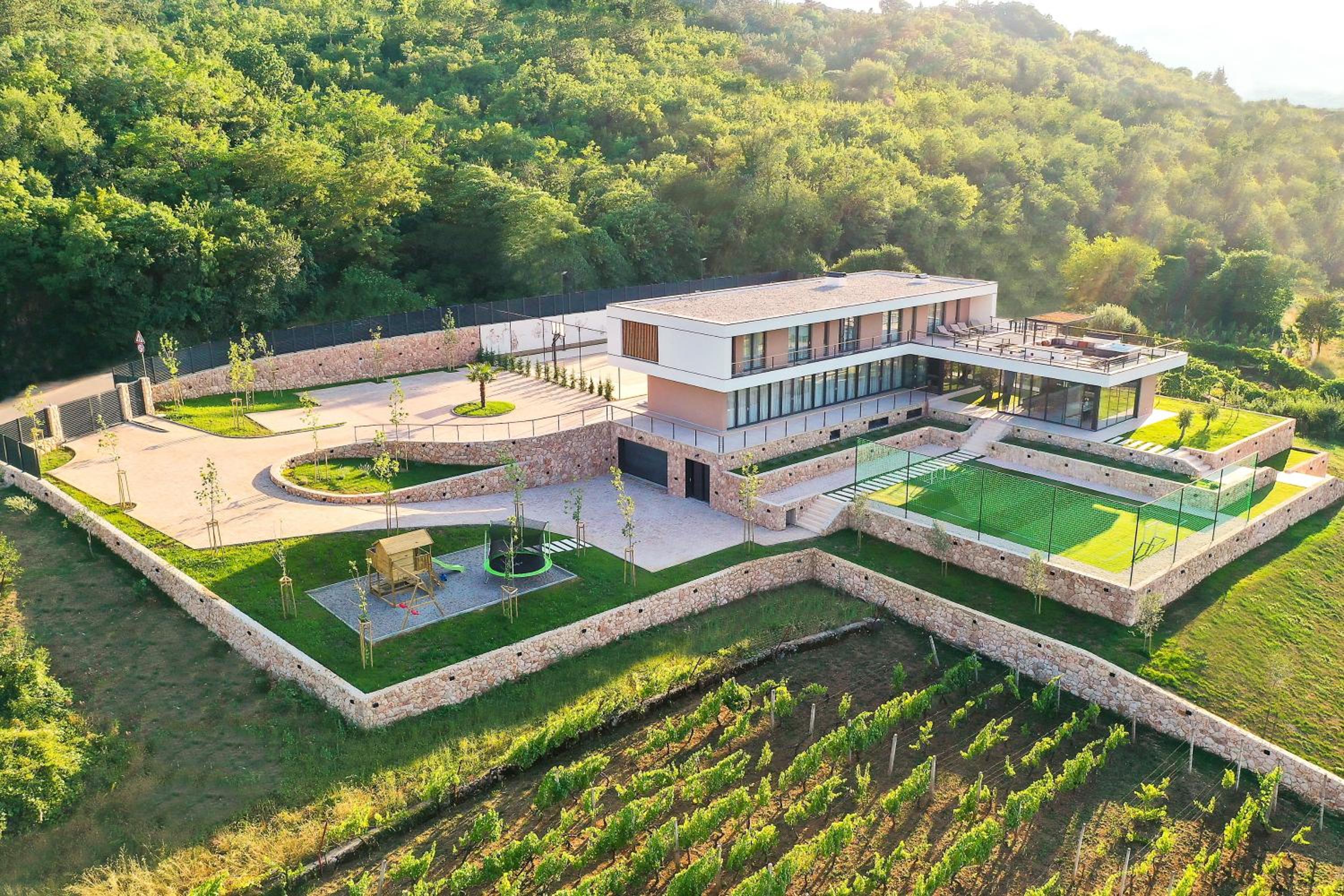 Villa photo 3
