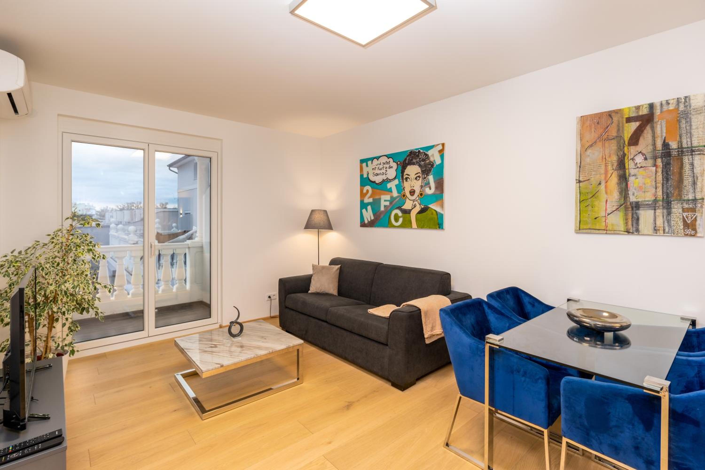 Apartment photo 1