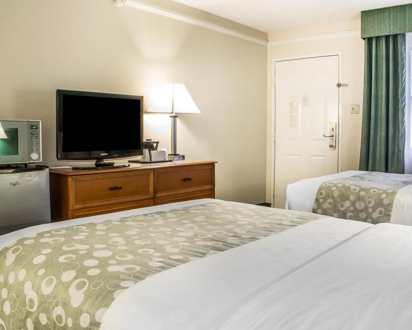 Double Room with Two Double Beds - Smoking - Photo 4