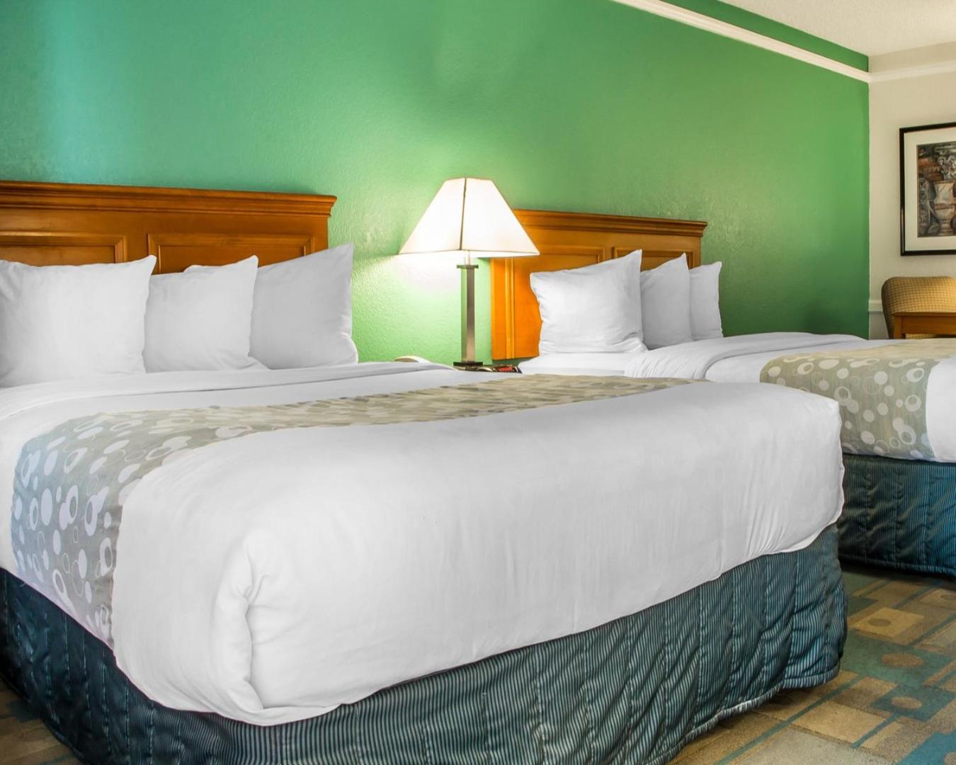 Double Room with Two Double Beds - Smoking - Photo 5