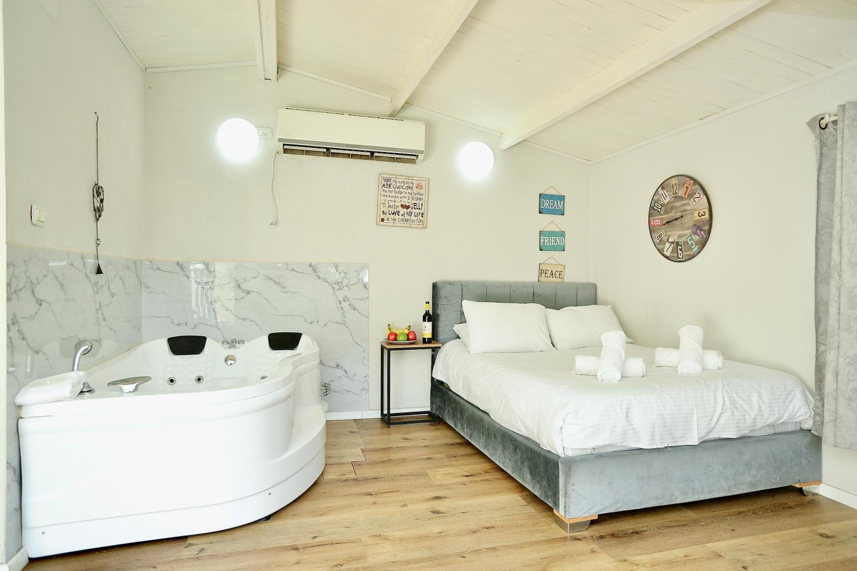 One-Bedroom Chalet - Photo 4