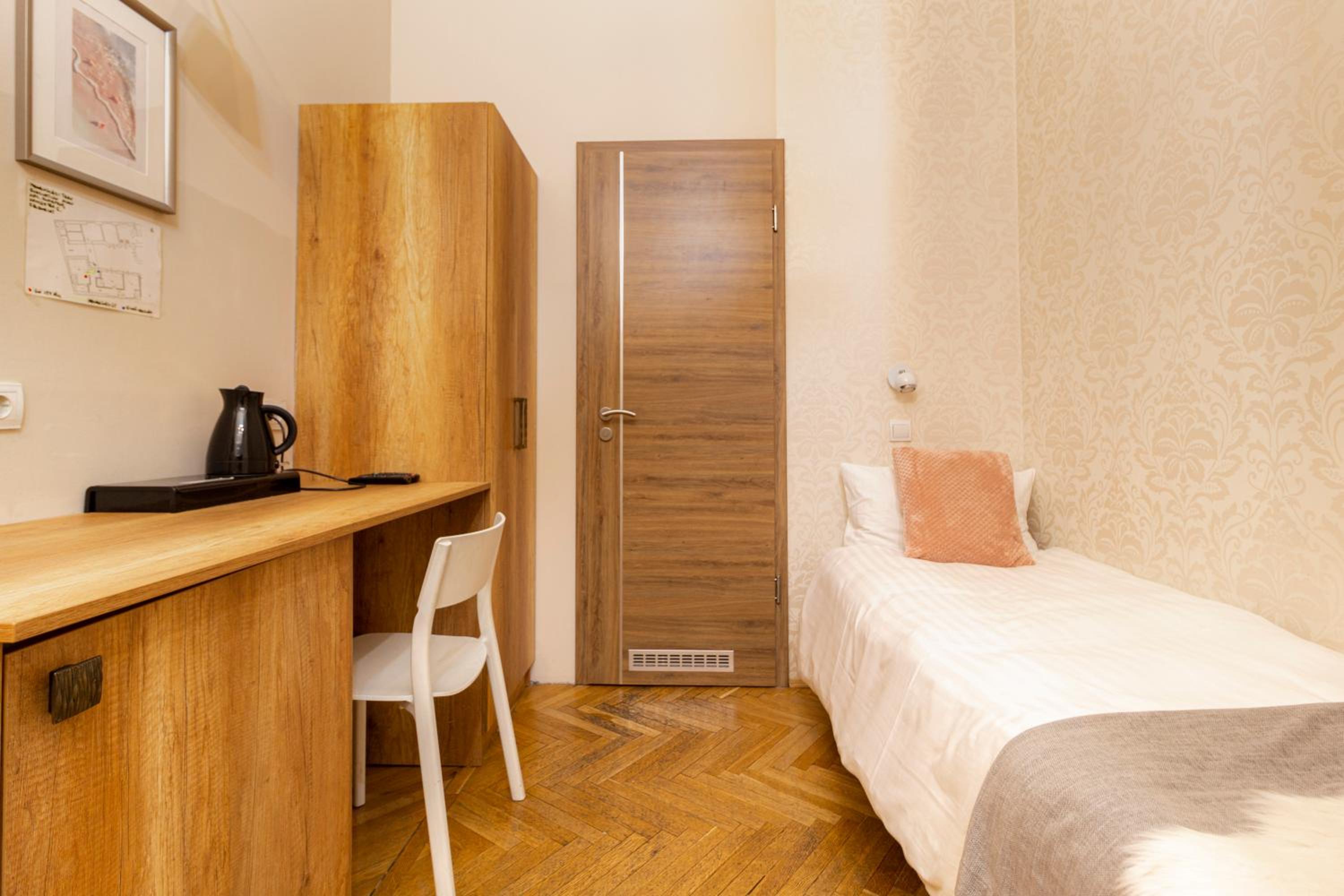 Standard Triple Room - Photo 4