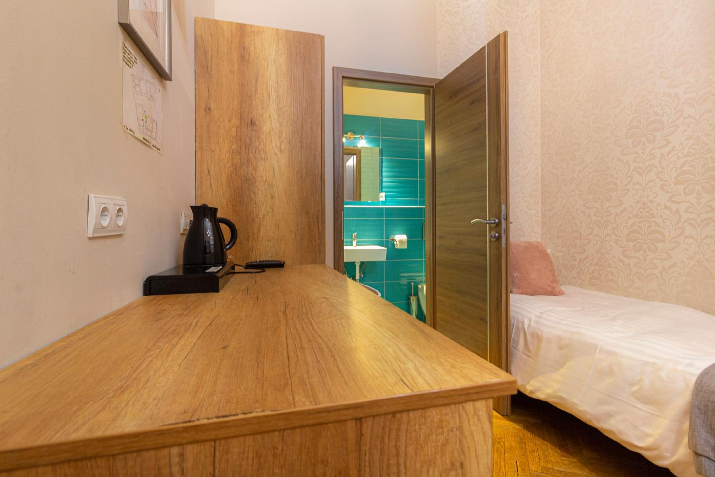 Standard Triple Room - Photo 8