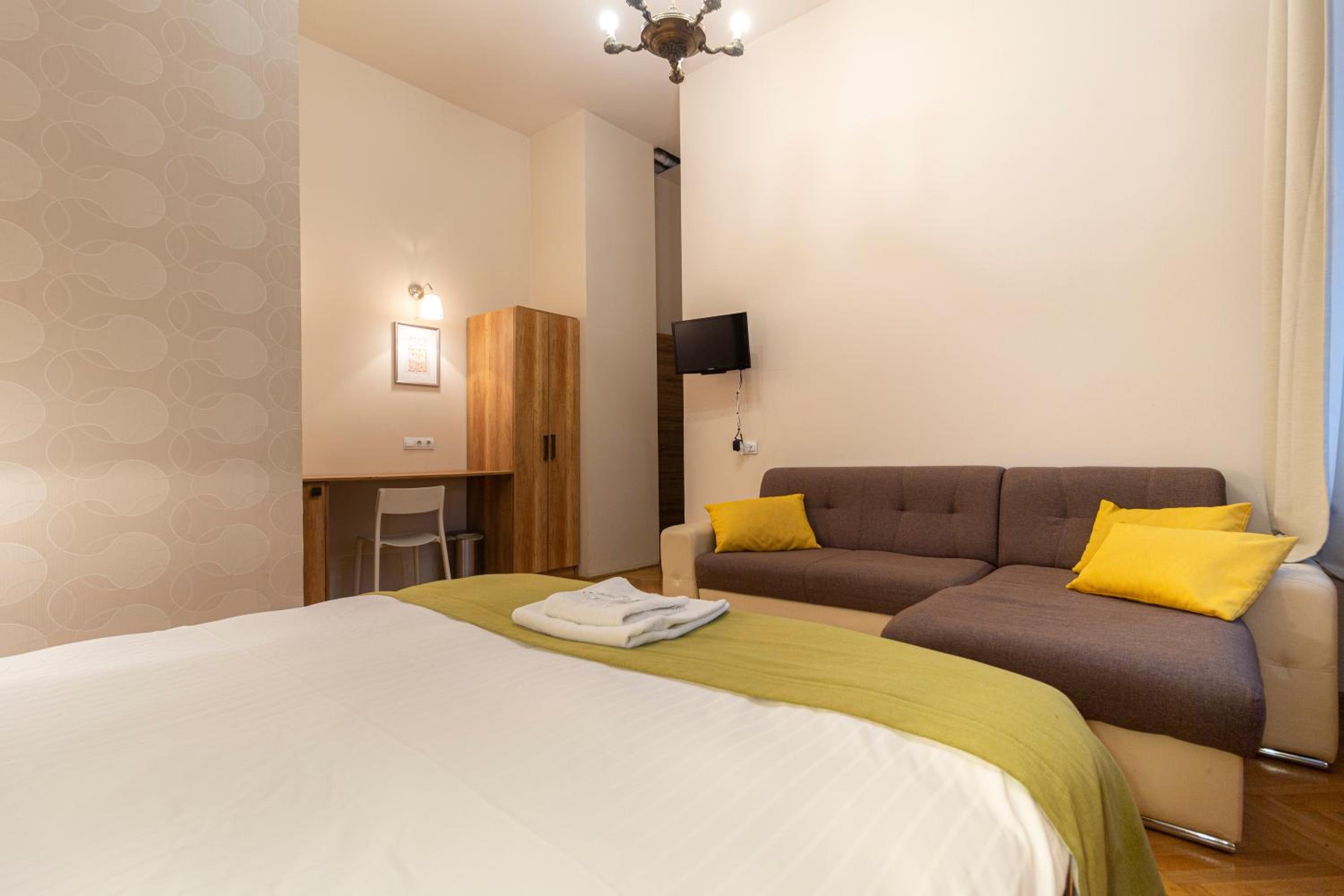 Standard Triple Room - Photo 10