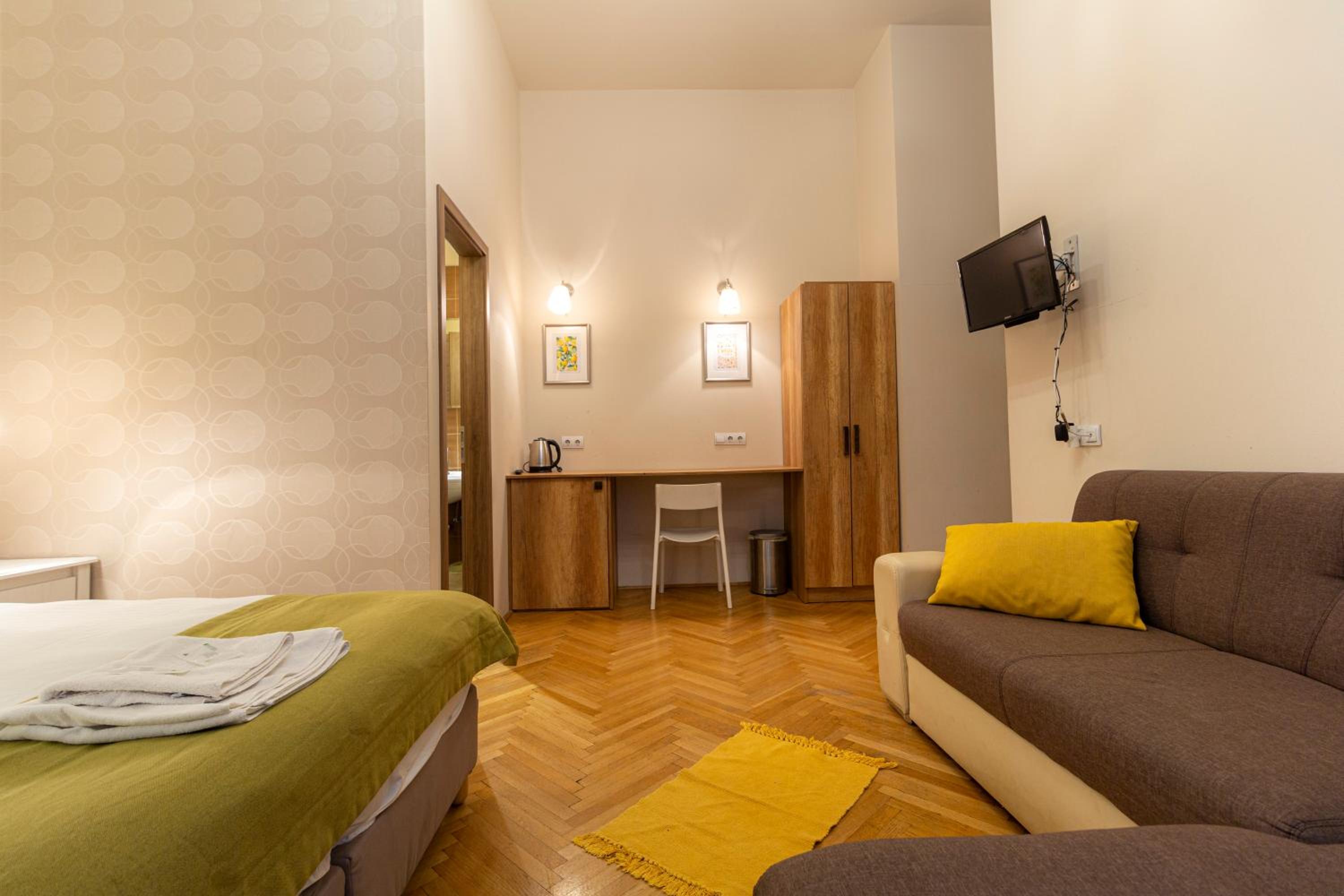 Standard Triple Room - Photo 27