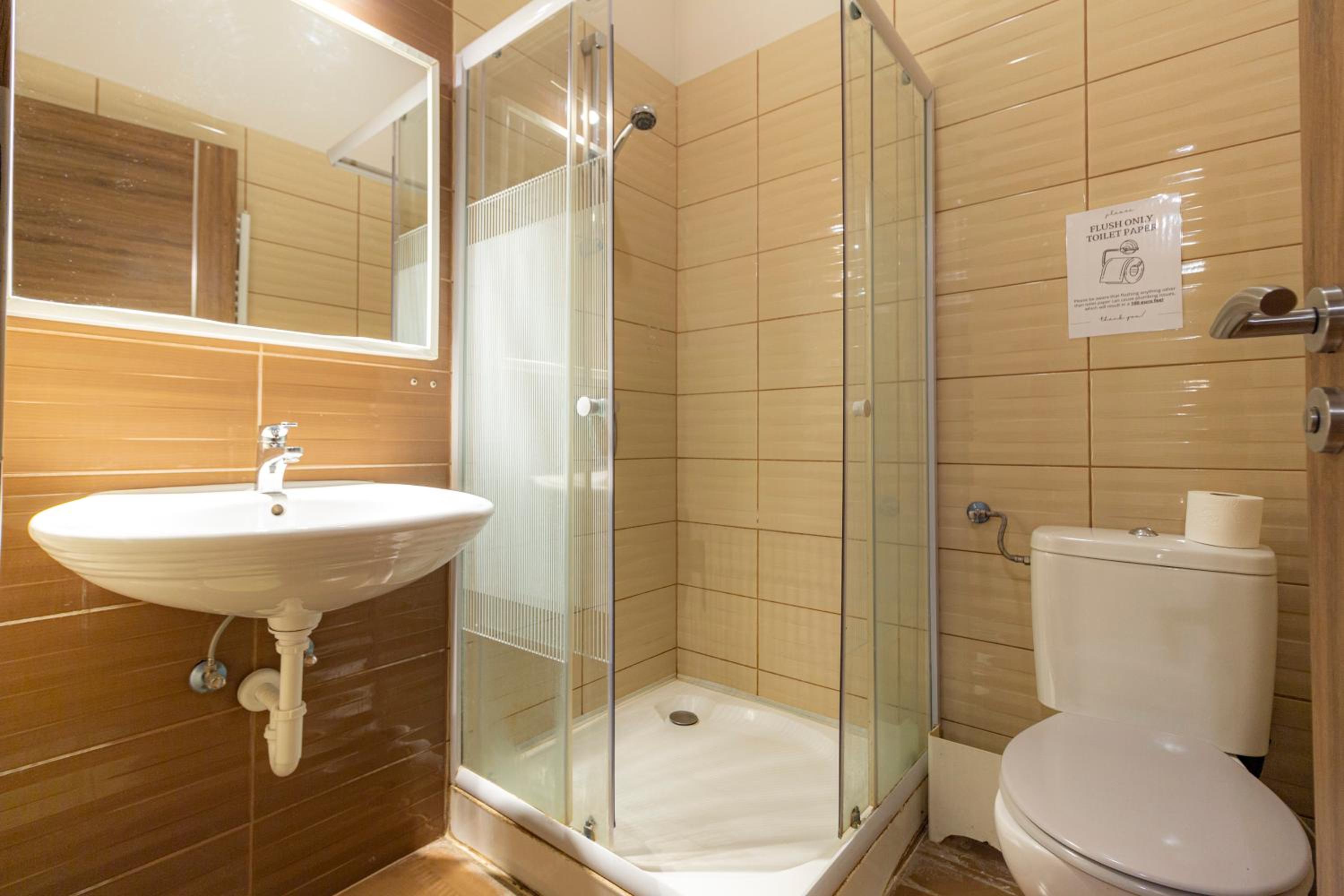 Standard Quadruple Room - Photo 4