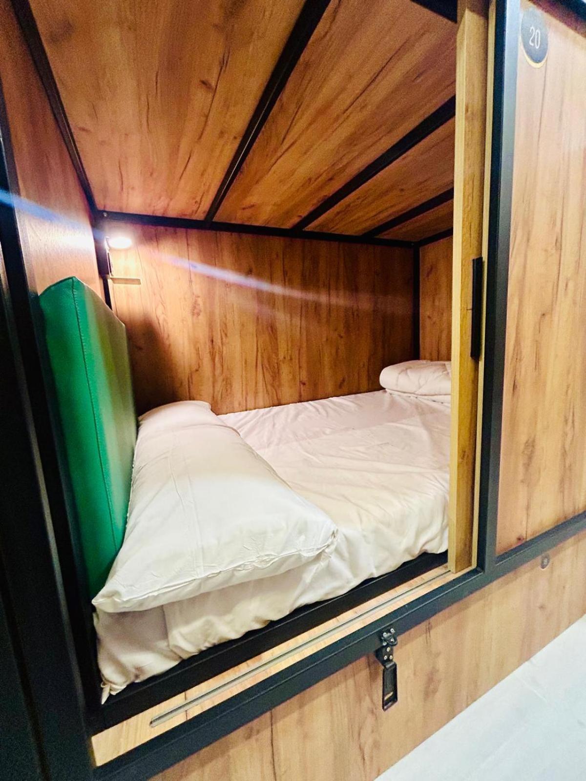 Double Capsule Shared Room