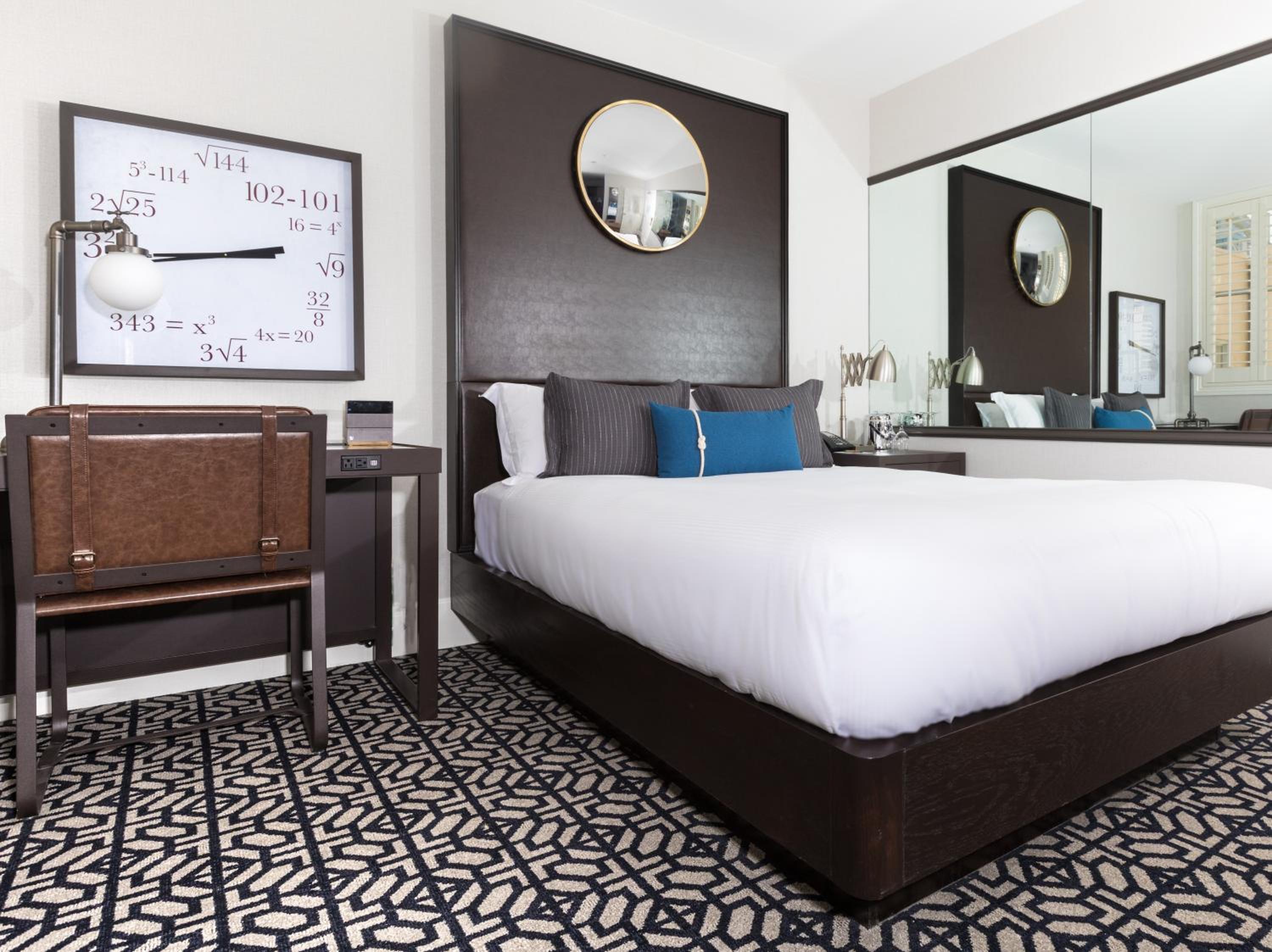 Deluxe King Room - Photo 4