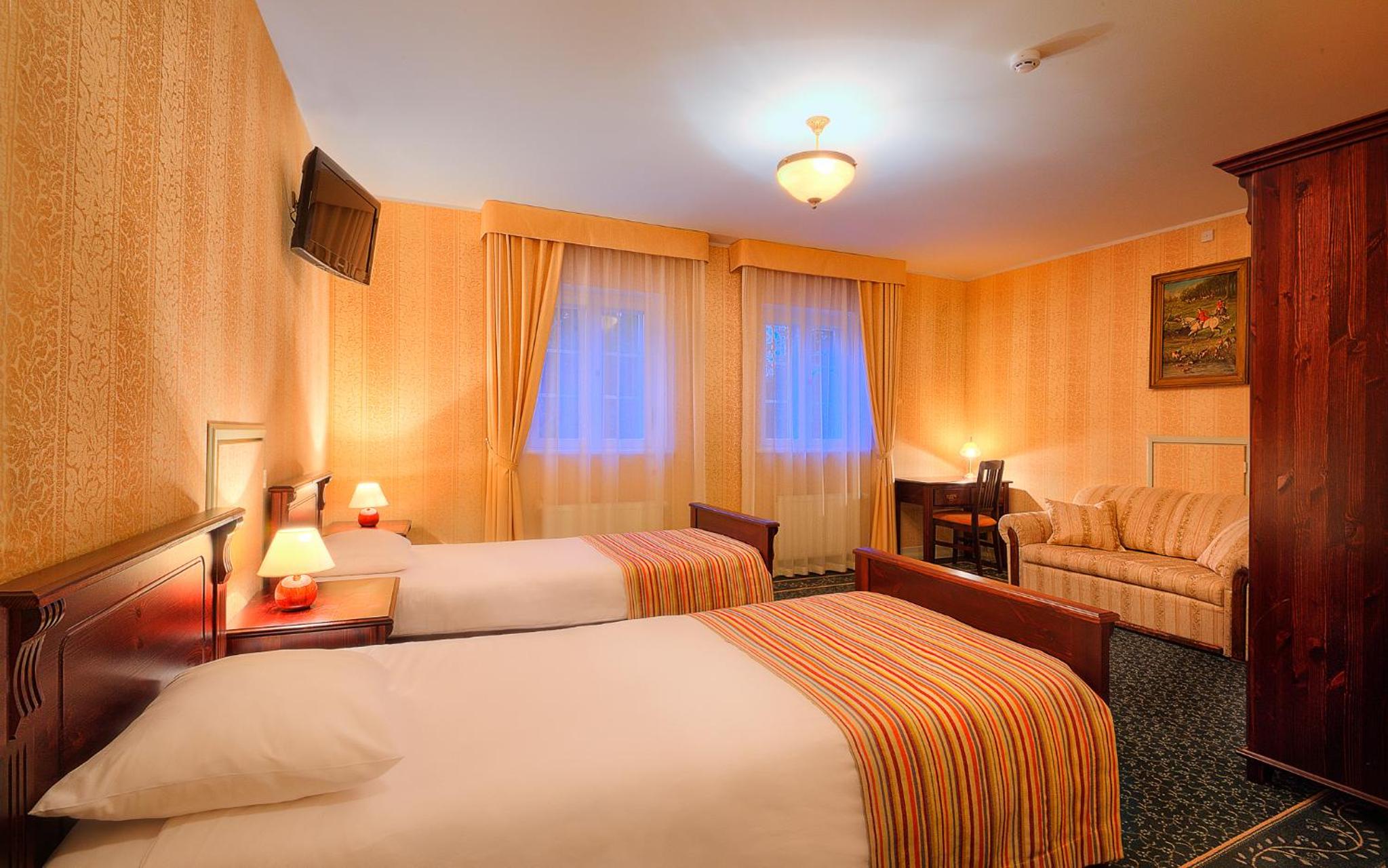 Twin Room With Private Bathroom photo 3