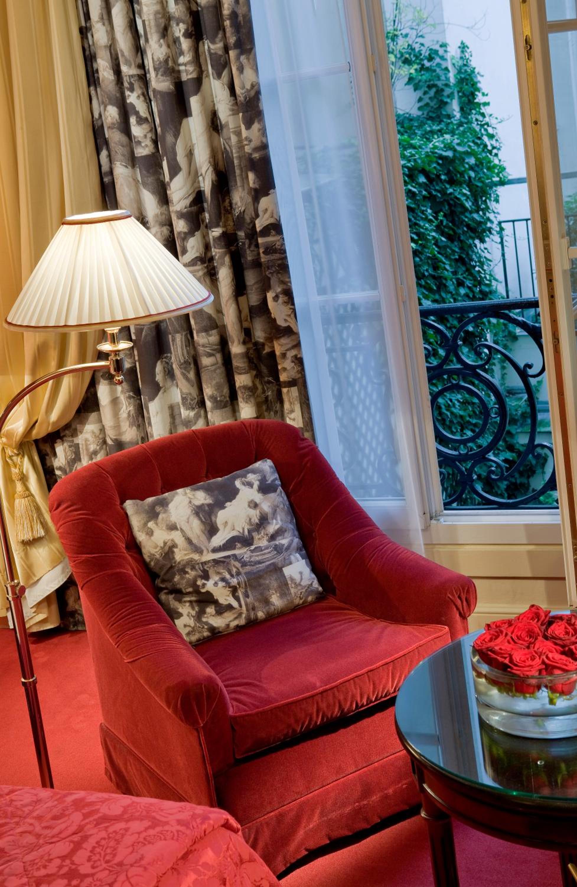 Executive Room thumbnail 5
