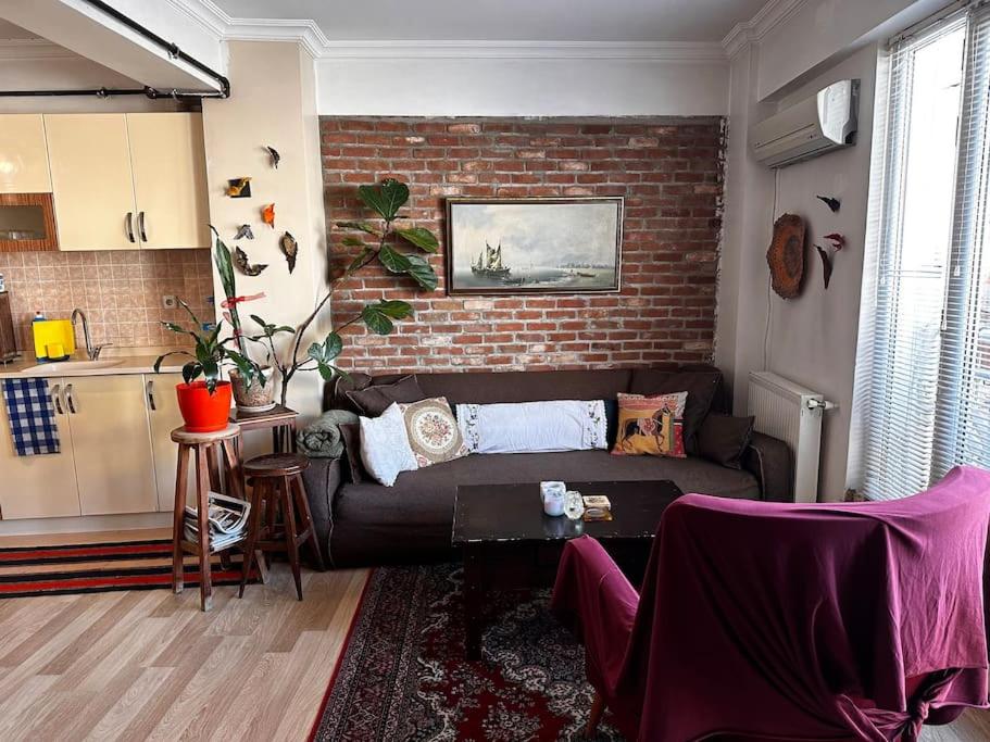 One-Bedroom Apartment photo 1