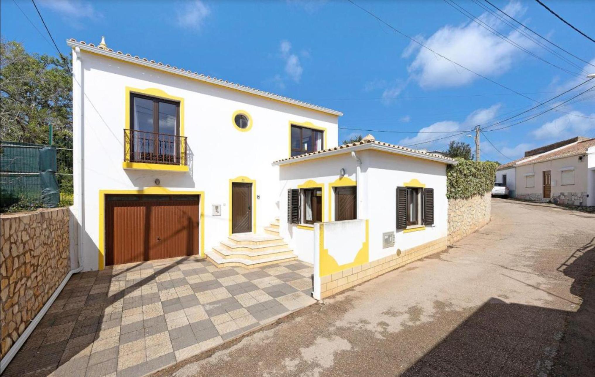 Three-Bedroom House photo 2