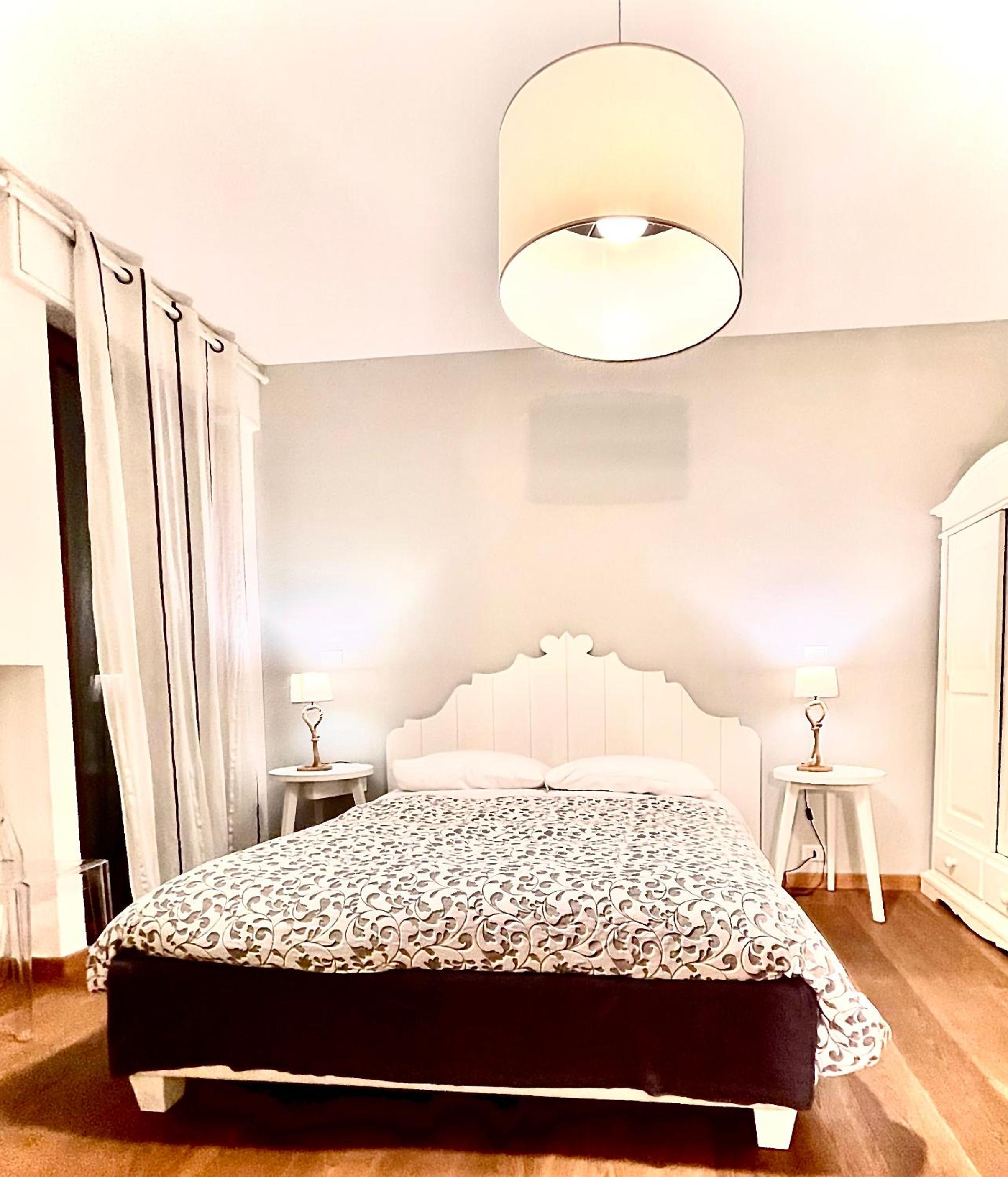 Deluxe Double Room with Balcony - Photo 3