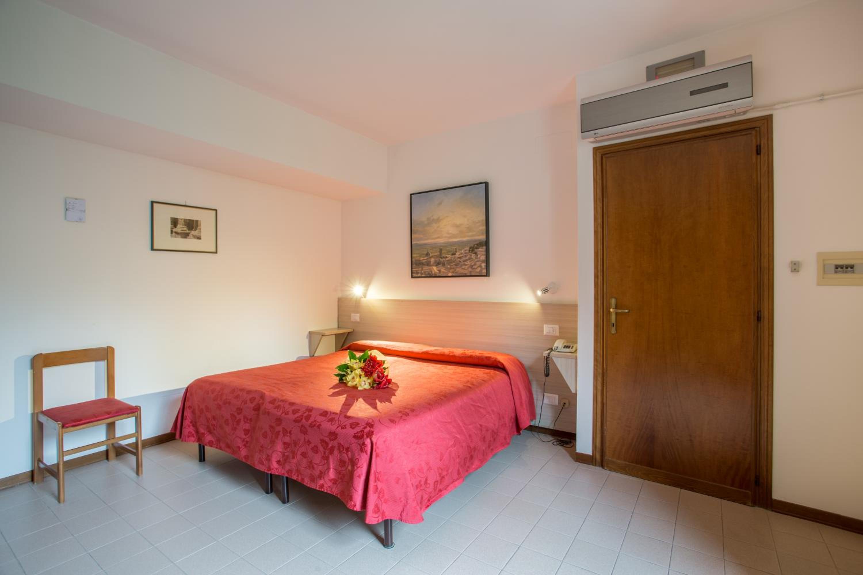 Double Room - Photo 6
