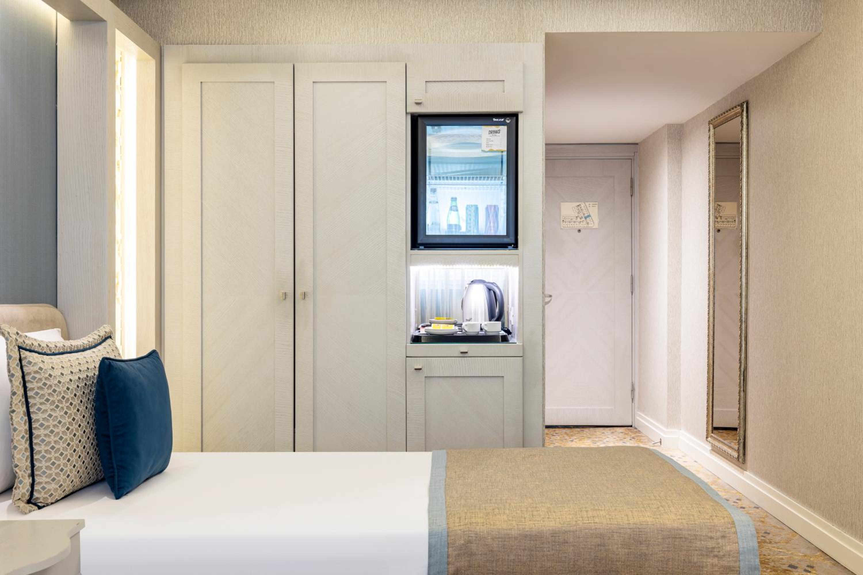 Standard Double or Twin Room photo 3