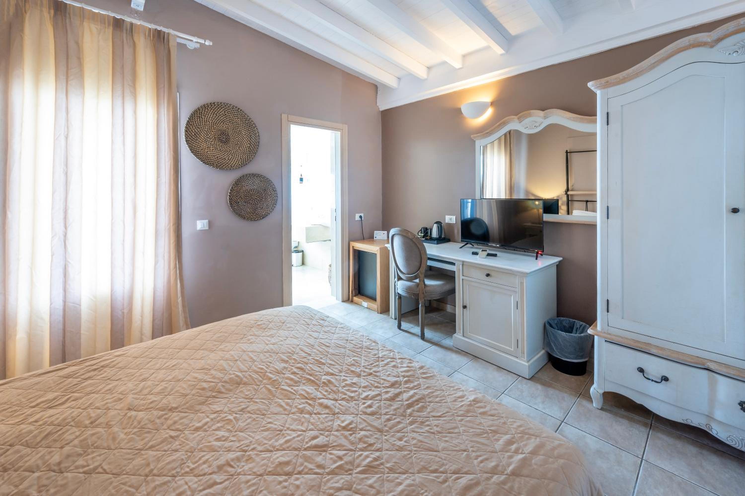 Superior with Private Pool & Sea View - Photo 5