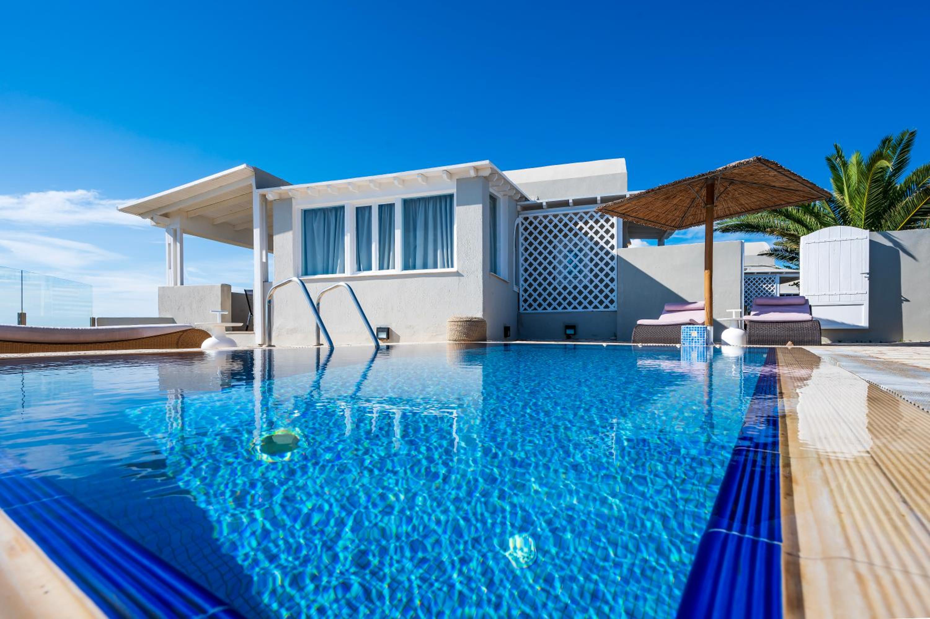 Villa with Private Pool - Photo 9