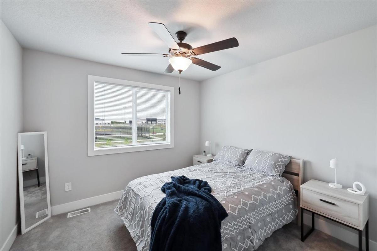 Three-Bedroom House photo 3