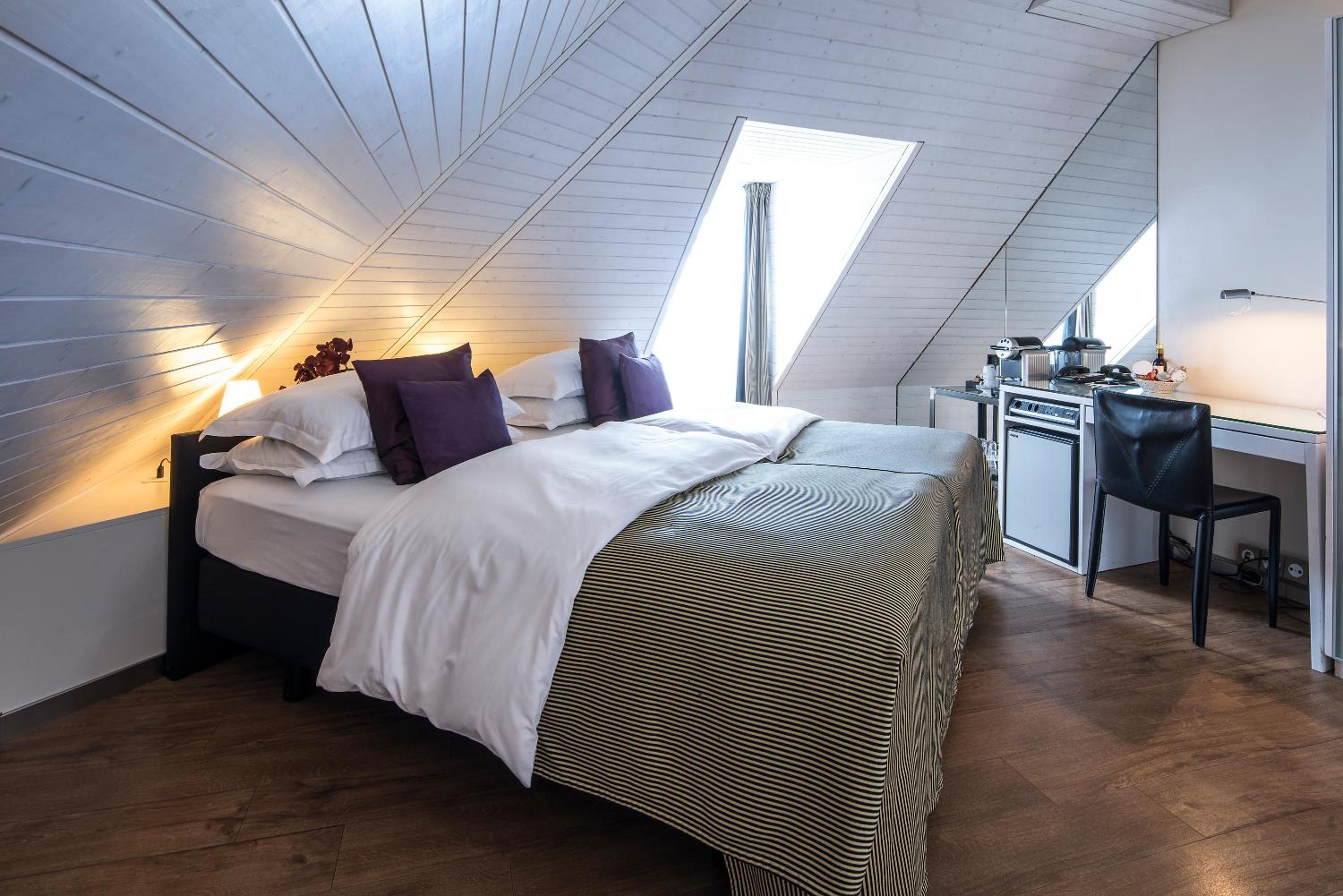 Junior Suite with View on the Old Town - Photo 3