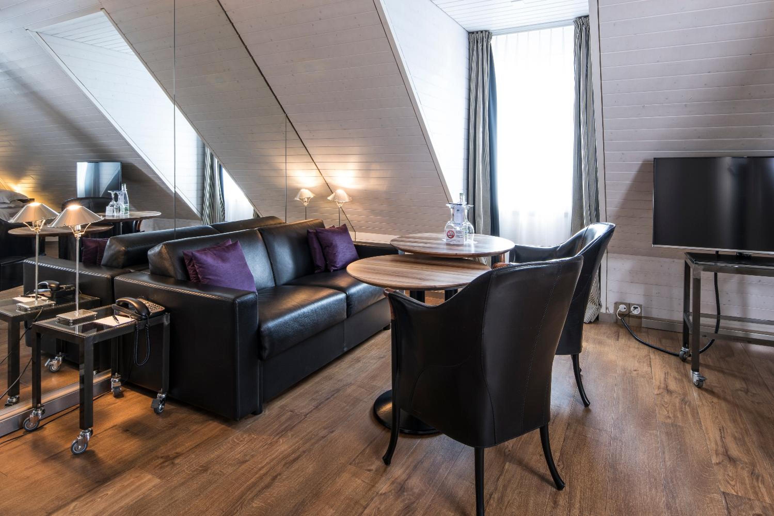 Junior Suite with View on the Old Town - Photo 4