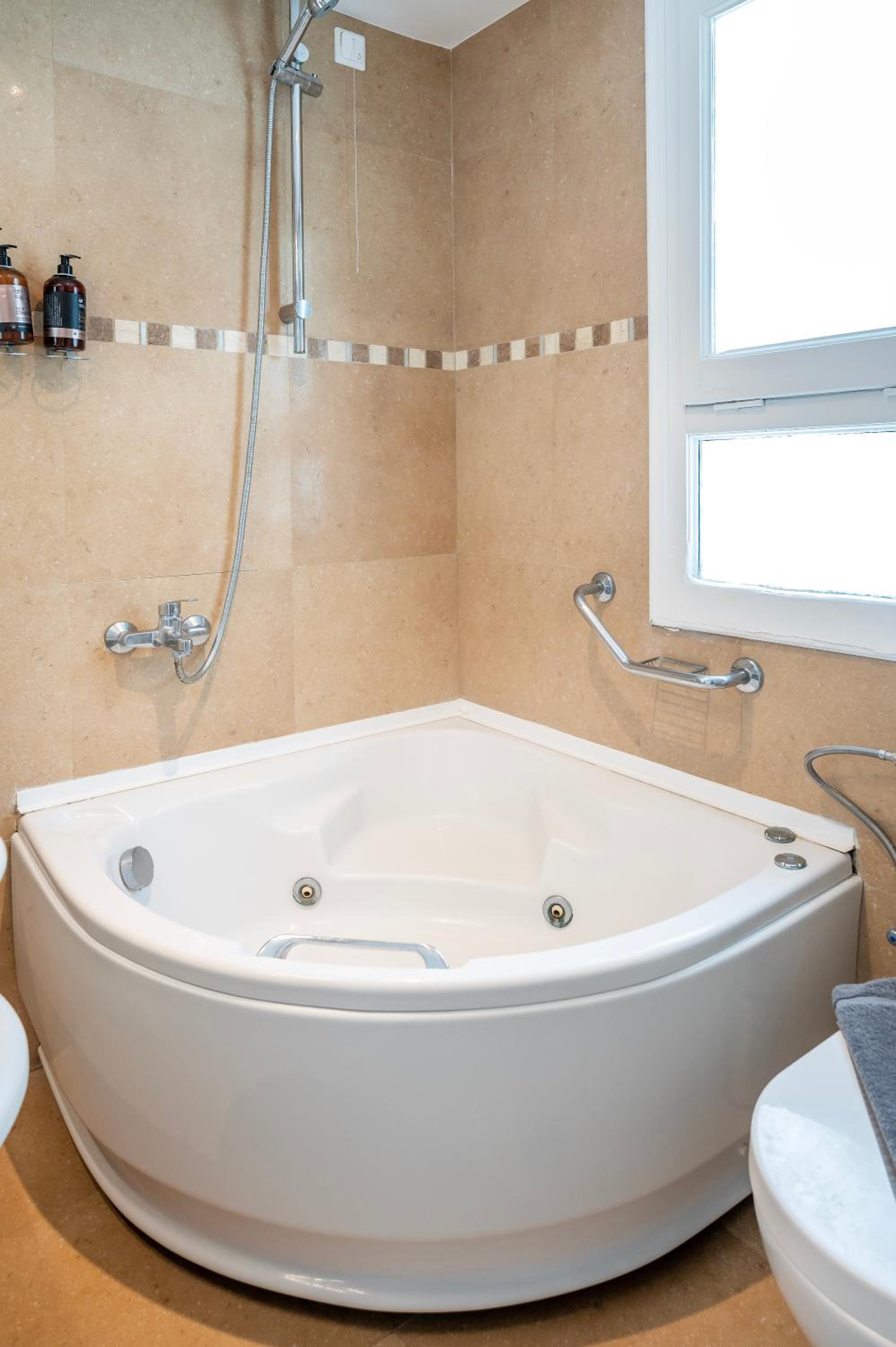 Maisonette with Private Pool & Sea View - Photo 6